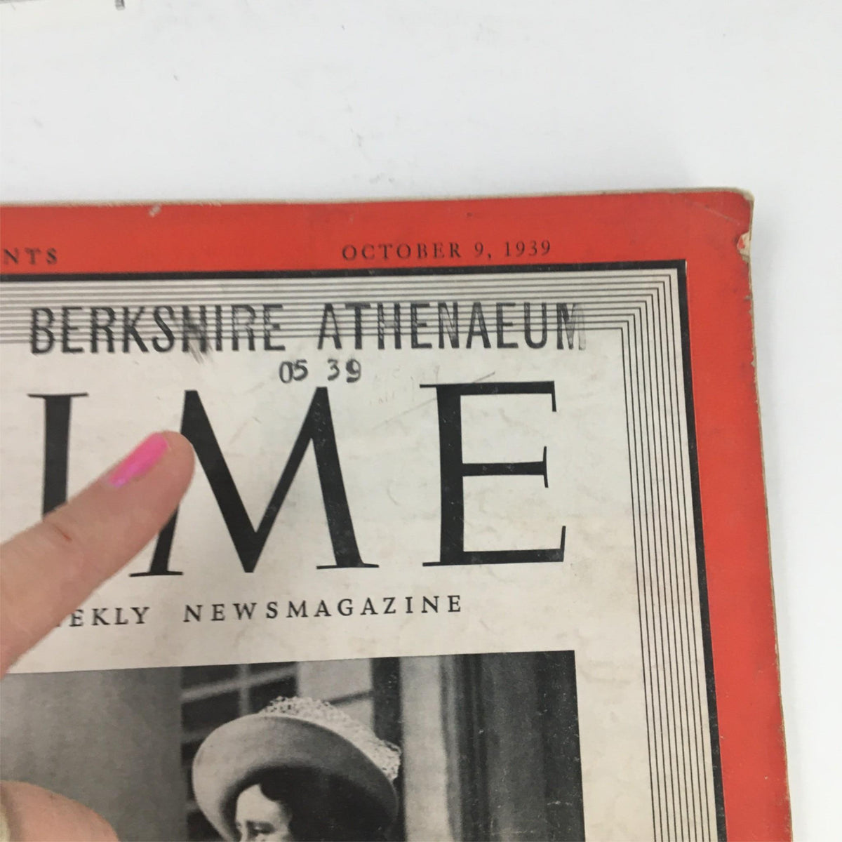 Time Magazine October 9 1939 Vol 34 #15 Photograph of Queen Elizabeth