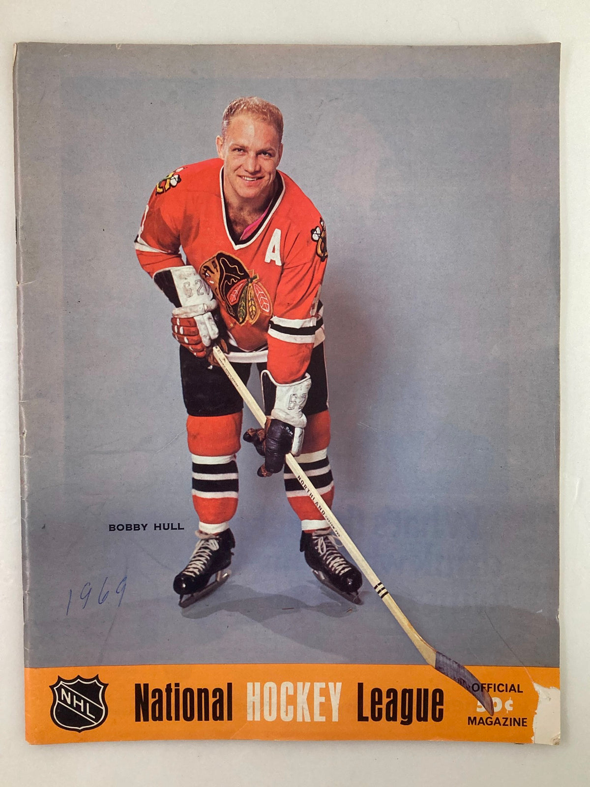 Cover of the 1969 NHL Bobby Hull Philadelphia Flyers vs Chicago Black Hawks Vol 2 #29 magazine featuring Bobby Hull in a Chicago Black Hawks uniform, showcasing his iconic style in ice hockey.