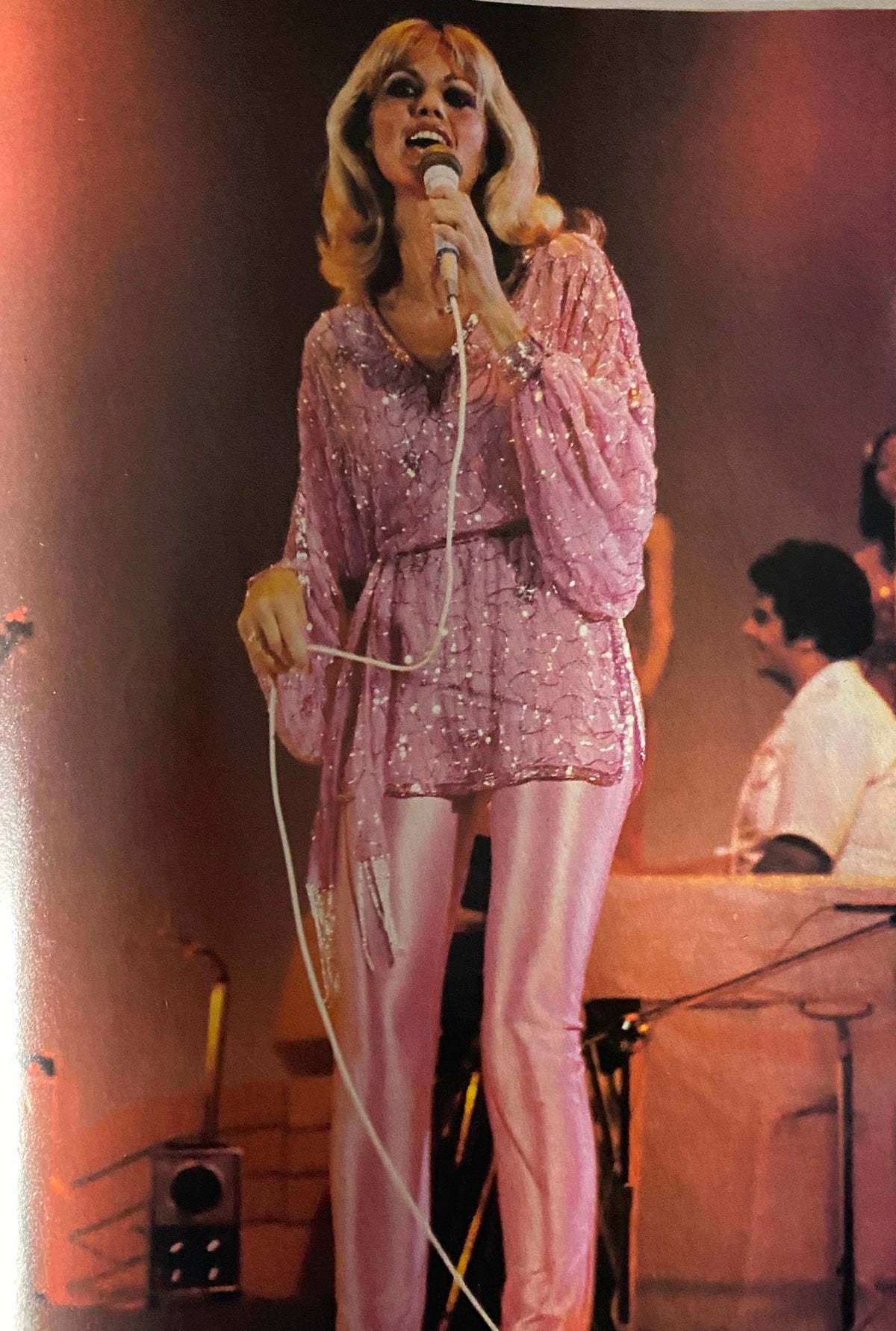 Teen Bag Magazine November 1980 featuring a glamorous singer on stage wearing a sparkling pink outfit, highlighting 1980s music performance trends.