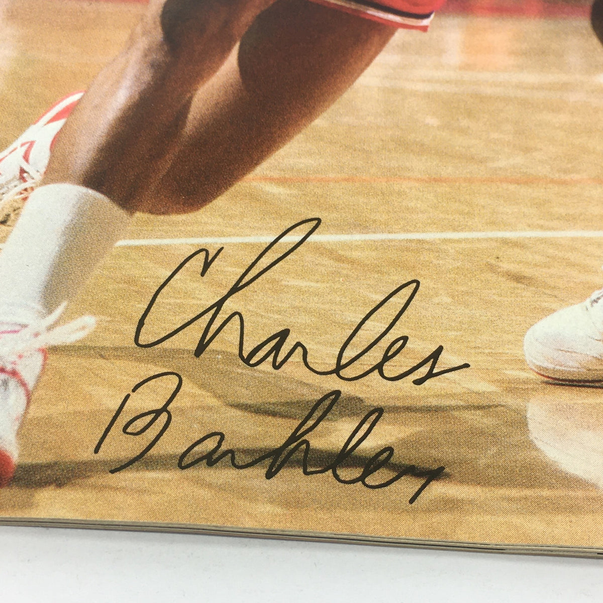 Signature of Charles Barkley on the cover of 'Hoop NBA Magazine: 1980s - Charles Barkley Signature Cover', showcasing 1980s basketball memorabilia.