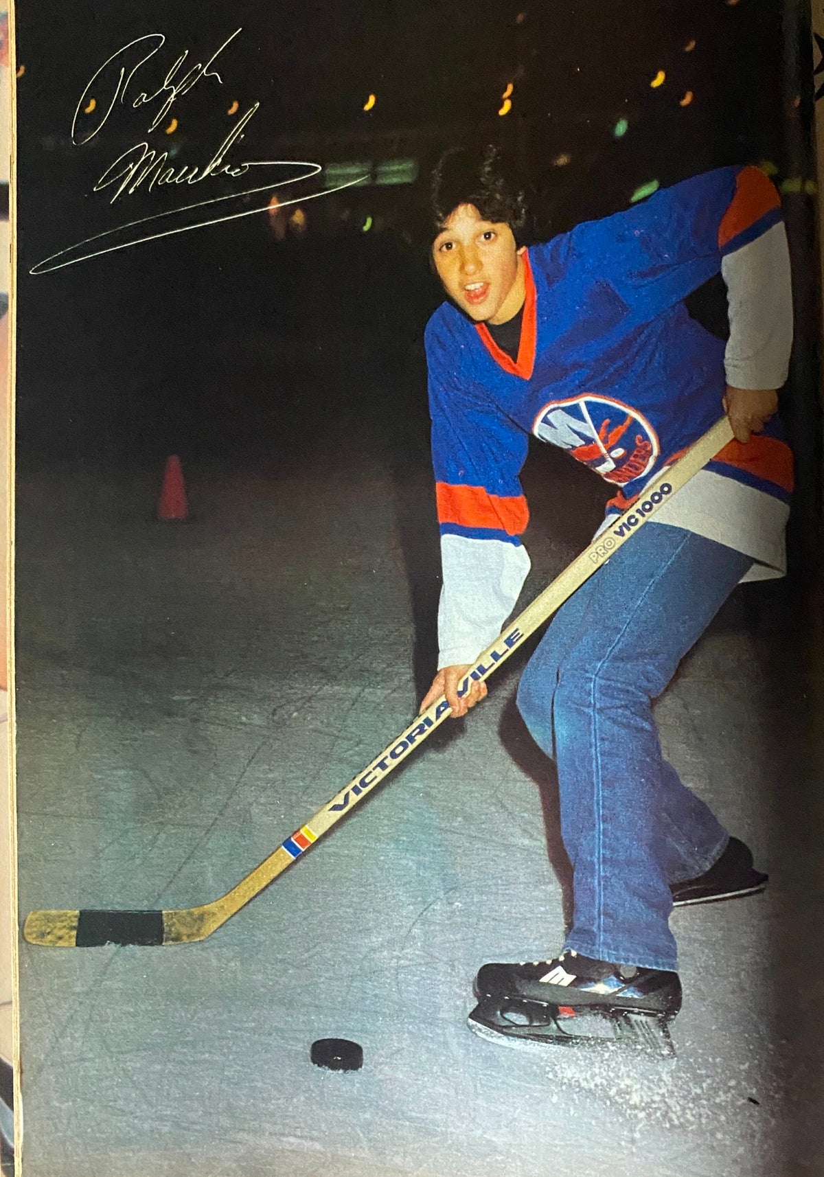 Ralph Macchio depicted in Tiger Beat Magazine July 1981, wearing a hockey jersey and posed with a hockey stick and puck, showcasing his youthful charm.