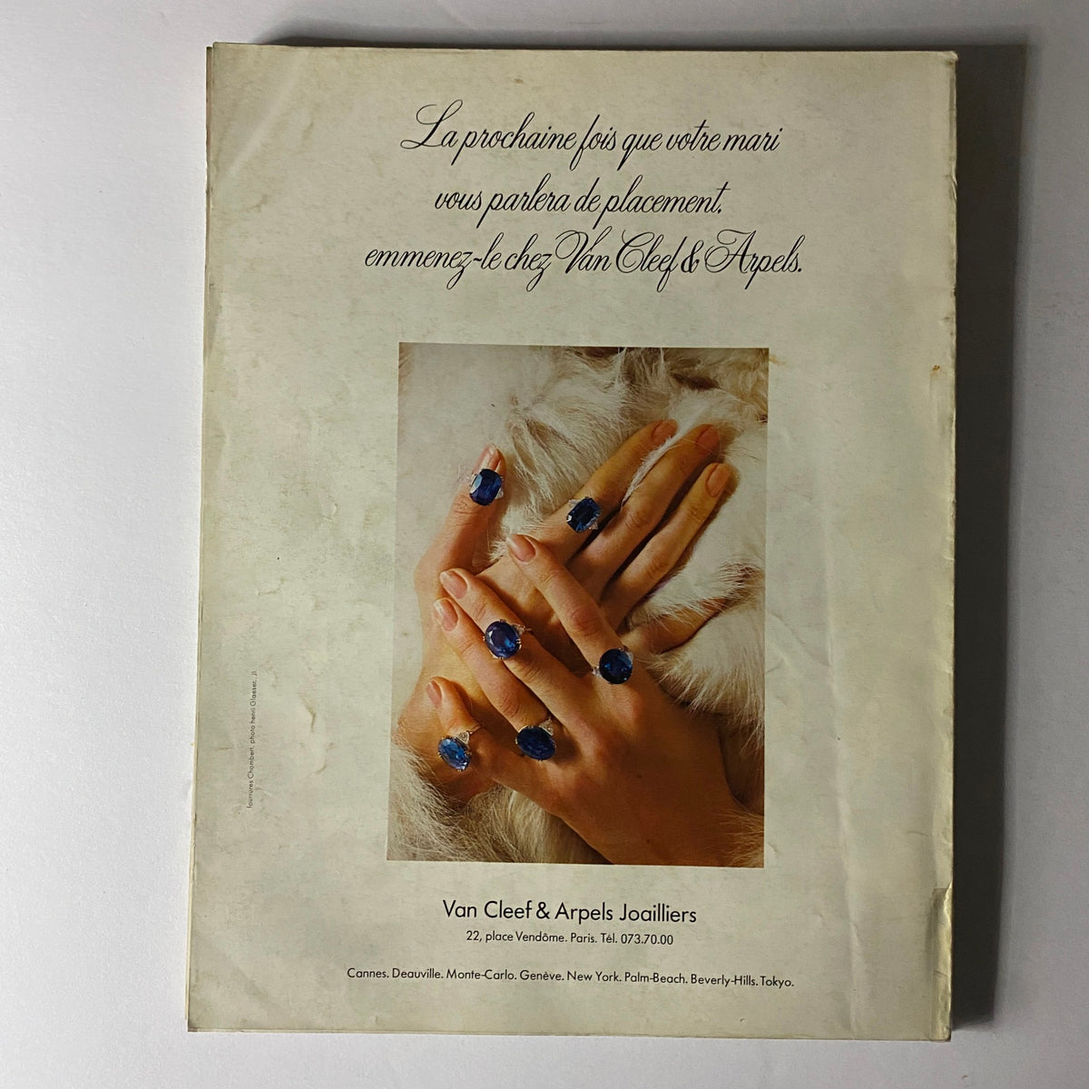 Back cover of Vogue Paris Magazine November 1974 featuring an advertisement for Van Cleef & Arpels showcasing elegant rings. The image reflects the luxurious jewelry styles of the 1970s, complementing the fashion theme of this vintage magazine issue.