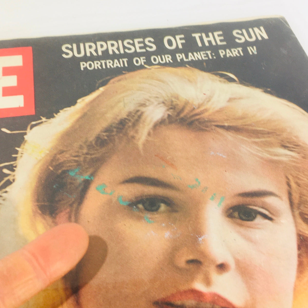 Cover of VTG Life Magazine from November 28, 1960 featuring Carroll Baker and the article 'Surprises of the Sun', showing vintage design and editorial content, ideal for collectors.