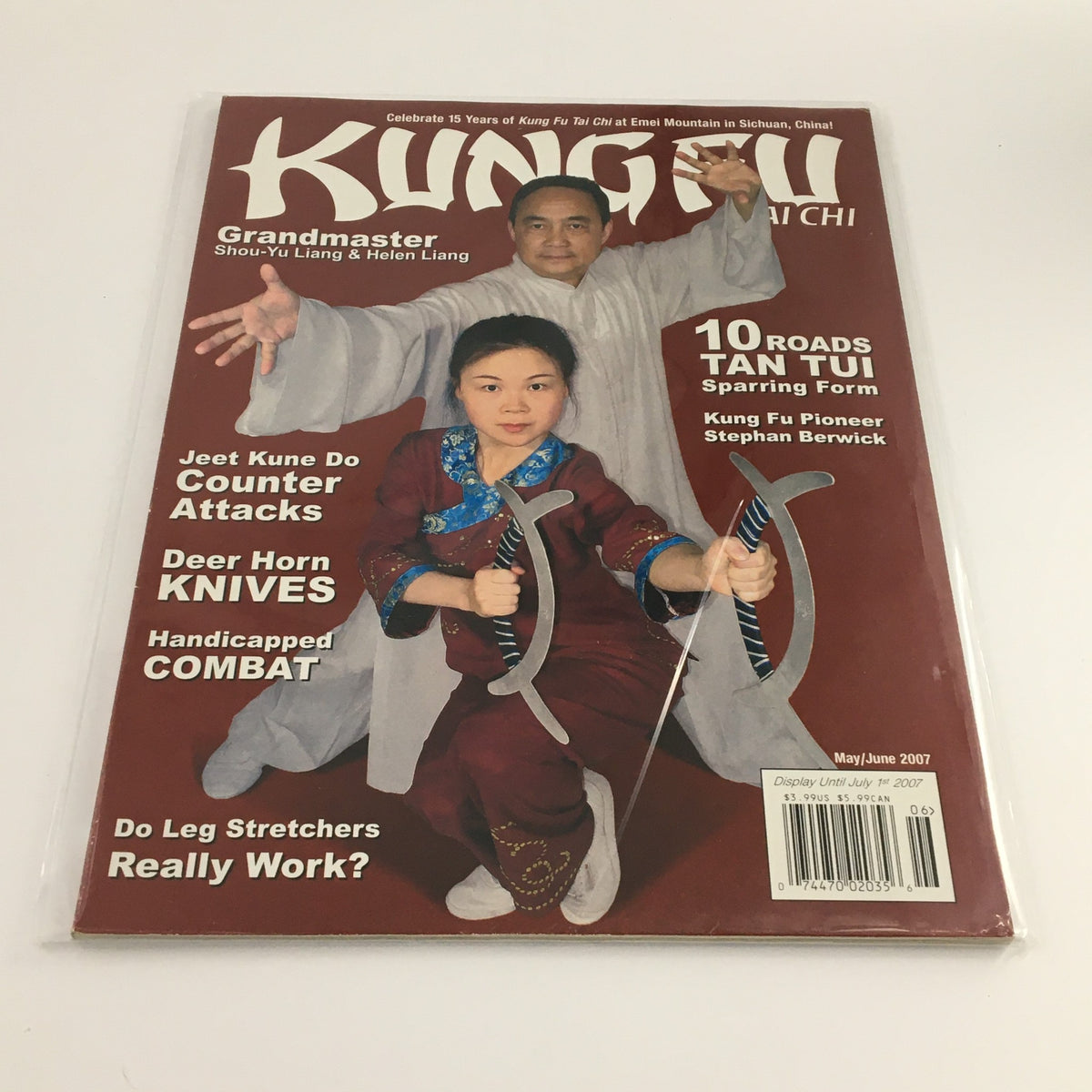 Kung Fu Tai Chi Magazine May June 2007 featuring Grandmaster Shou-Yu Liang and Helen Liang on the cover, showcasing topics like sparring form and martial arts techniques.