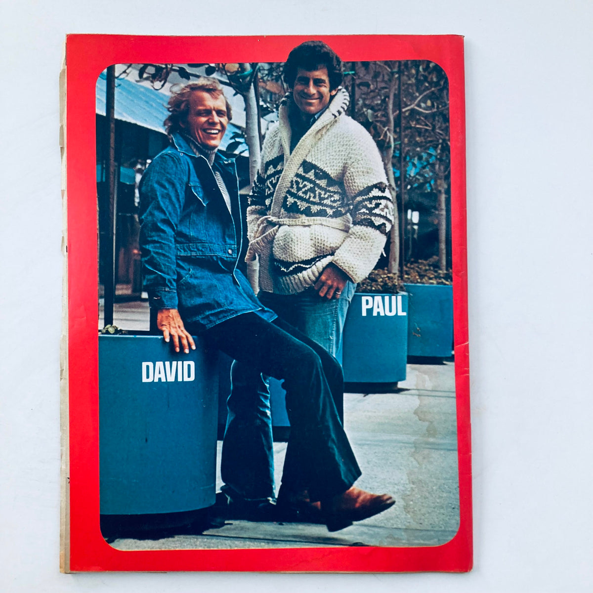 Cover of VTG 16 Magazine November 1976 featuring iconic stars David and Paul in a vintage setting, highlighting pop culture from the 1970s.