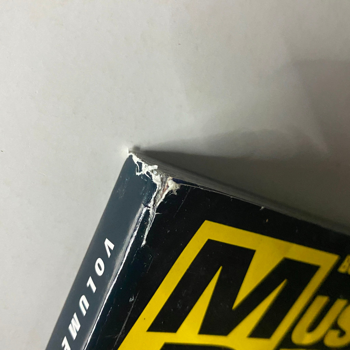 Close-up of the damaged corner of Muscular Development Magazine November 2008, illustrating its good condition with visible wear.