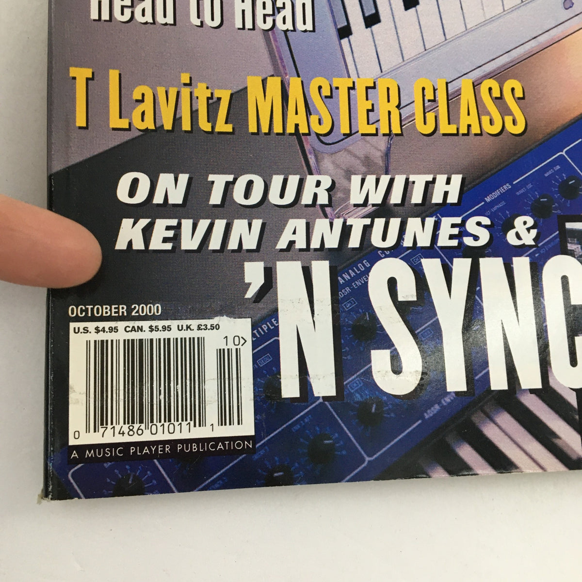 Cover of Keyboard Magazine October 2000 featuring T Lavitz Master Class, insights from Kevin Antunes, and highlights on N Sync, showcasing a unique vintage design.