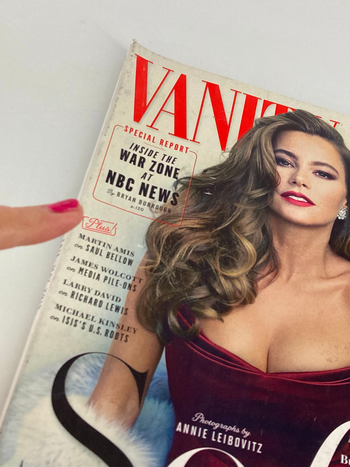 Close-up of the Vanity Fair Magazine May 2015 cover with Sofia Vergara, highlighting special reports and the actress's striking look.