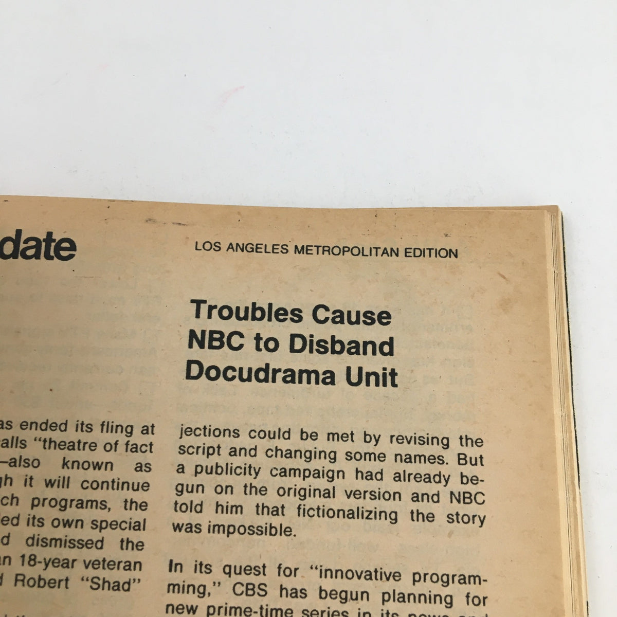 Image of the TV Guide Magazine November 5 1977 featuring news about NBC disbanding its docudrama unit, from the Los Angeles Metropolitan Edition.