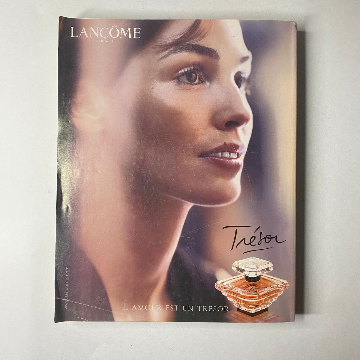 Marie Claire Italia Magazine November 2001 May Andersen Cover featuring a beauty advertisement for Lancôme Tresor, embodying elegance and allure.