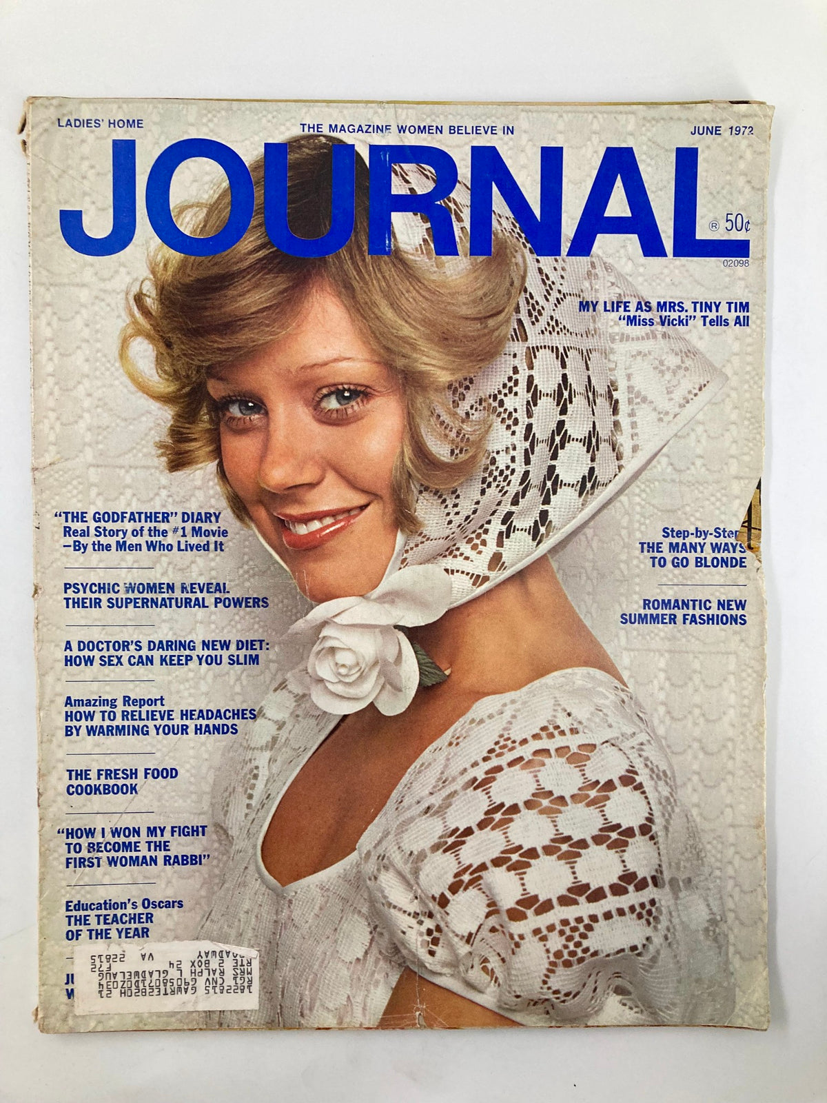 Cover of the VTG Ladies' Home Journal Magazine from June 1972, featuring a smiling woman with blonde hair and a lace shawl, highlighting the issue 'The Many Ways To Go Blonde.'