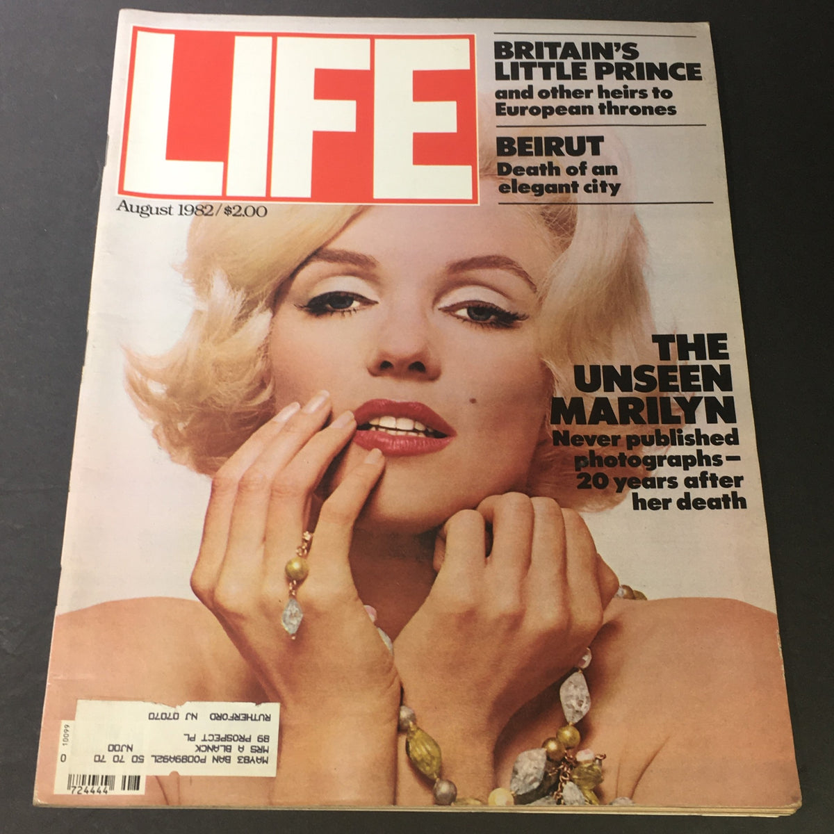 Cover of Life Magazine August 1982 featuring unseen unpublished photos of Marilyn Monroe, showcasing her beauty and allure, with the title 'The Unseen Marilyn' highlighted.