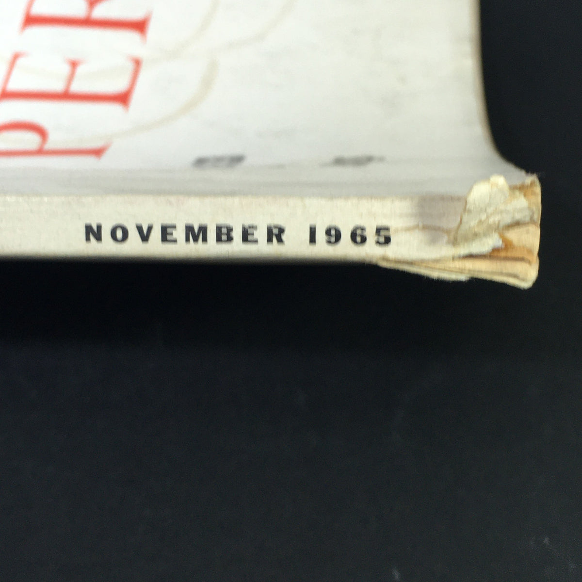 Vintage High Fidelity Music Magazine from November 1965, featuring Wolfgang Amadeus Mozart operas, showing the magazine's spine with date indication.