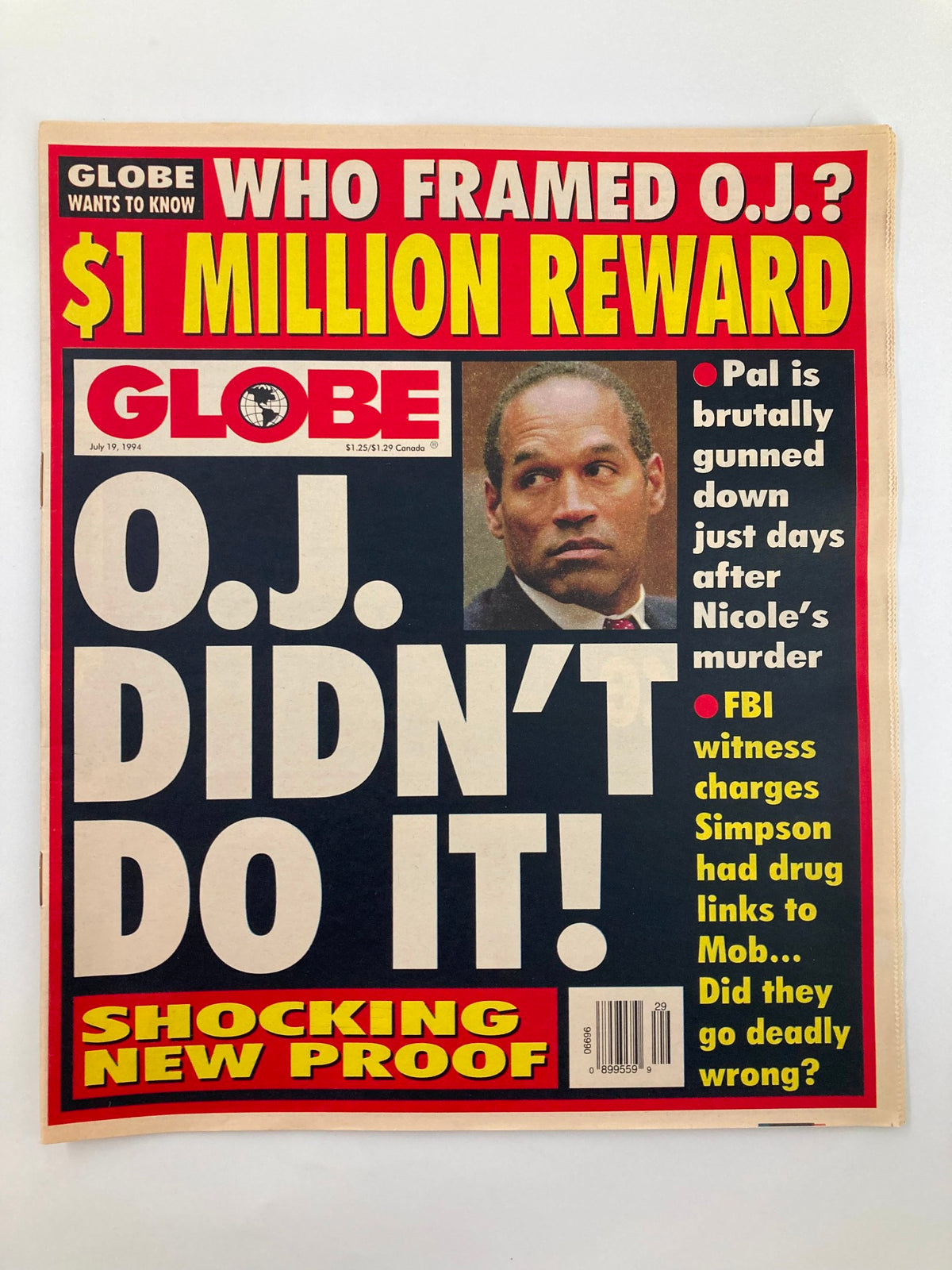 Cover of Globe Magazine from July 19, 1994, featuring the headline 'O.J. Didn't Do It!' with a striking image of O.J. Simpson. The cover discusses the murder case of Nicole Brown and includes details about a $1 million reward and claims of shocking new evidence.