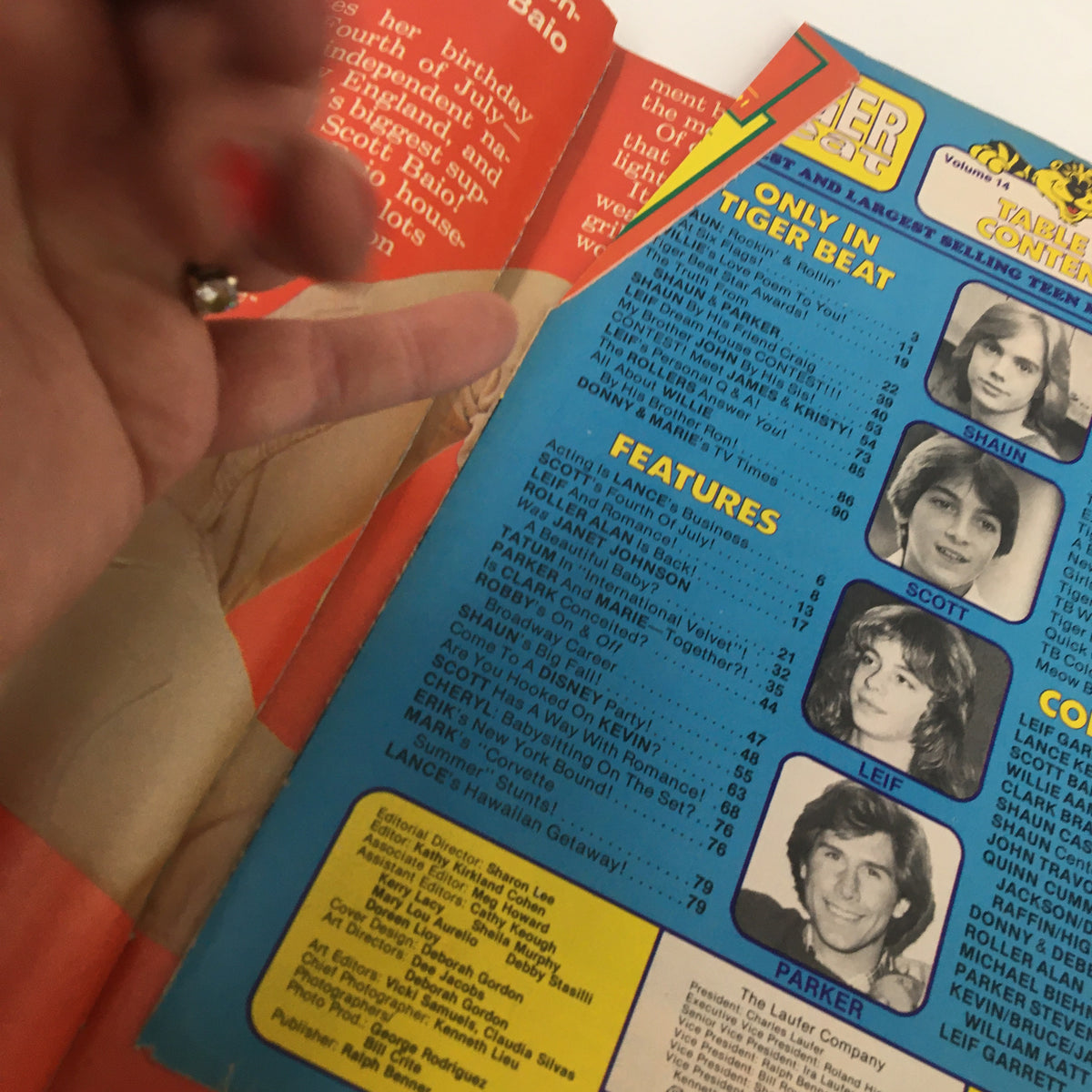 Inside spread of VTG Tiger Beat Magazine August 1978 showing the table of contents with highlighted features and images of stars like Shaun, Scott, and Leif.