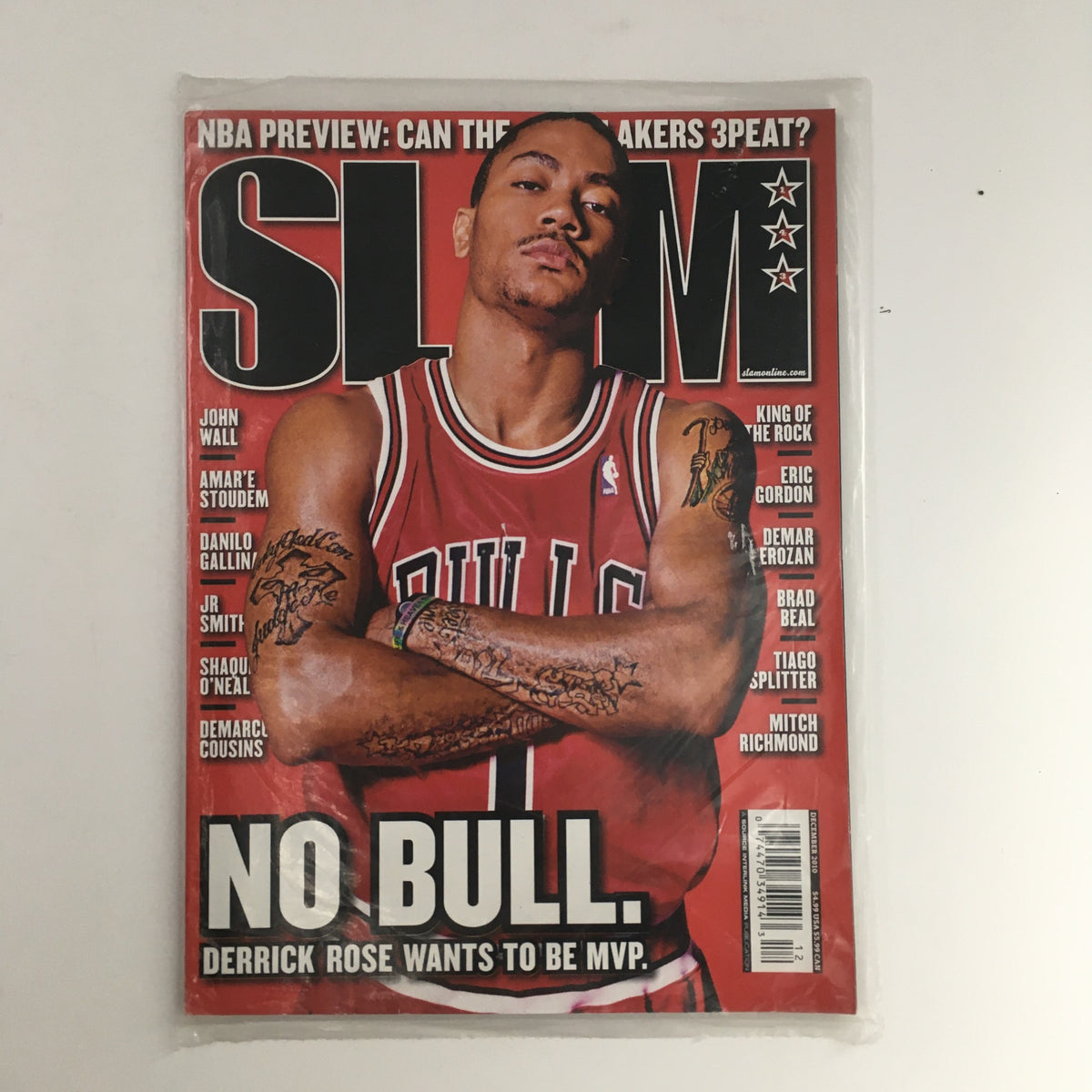 Slam Magazine December 2010 #143 featuring Derrick Rose on the cover, showcasing his desire to become MVP, accompanied by Amar'E Stoudemire and other NBA highlights.