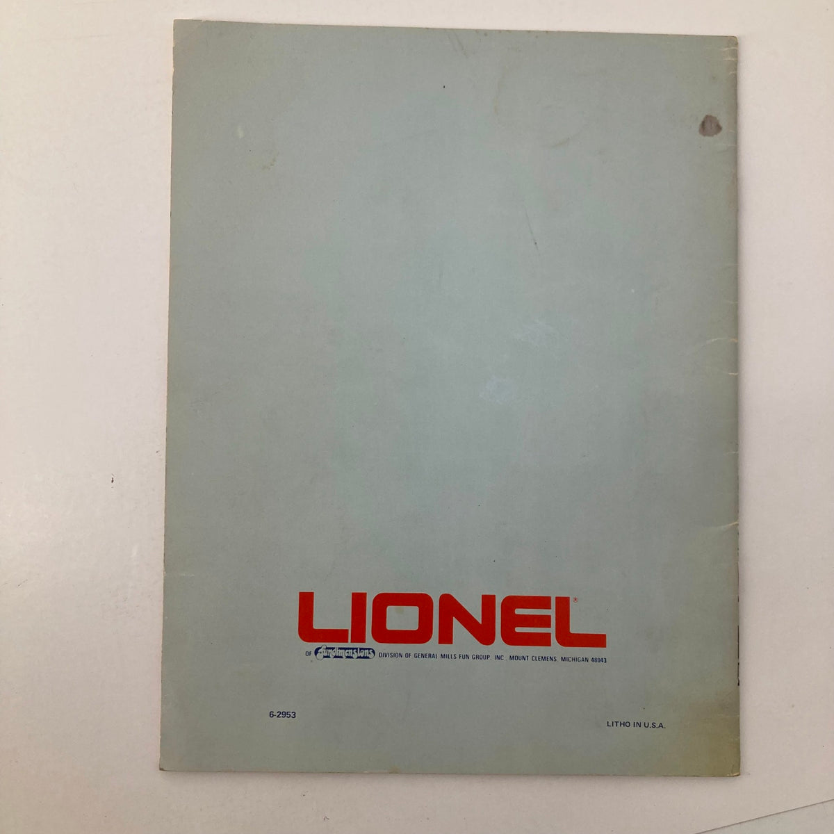 Back cover of the 1975 Lionel Train Manual and Accessory 0/027 Catalog with simple design and Lionel branding.