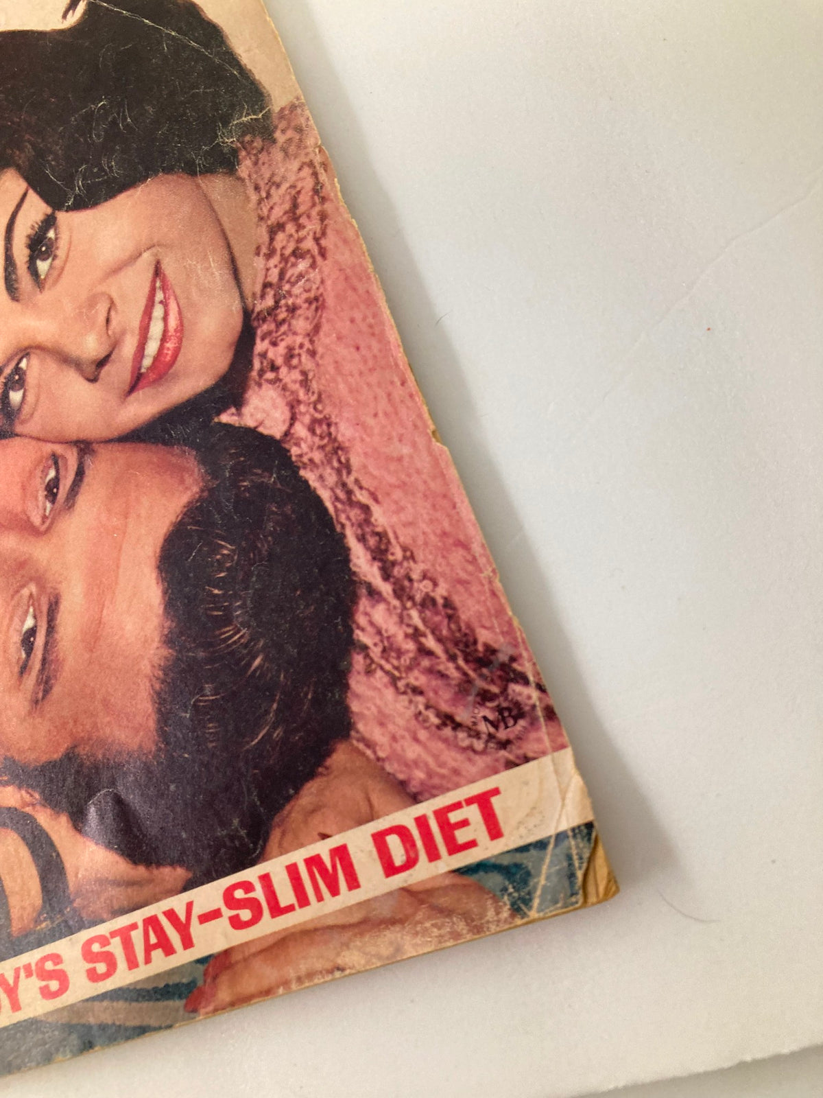 Close-up of VTG Screenland Magazine August 1965 Cover highlighting Mia Farrow and Sean Connery, with a focus on the featured article about Jackie Kennedy's Stay-Slim Diet.