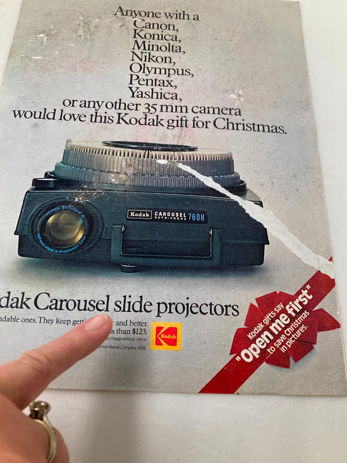 An advertisement for Kodak Carousel slide projectors from the 1978 edition of The New Yorker, illustrating a camera and highlighting its features for photography enthusiasts.