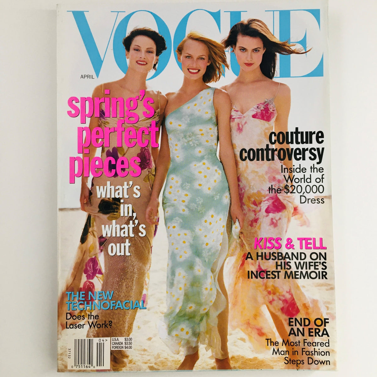 Vogue Magazine April 1997 Amber Valletta, Carolyn Murphy & Shalom H, No Label VG