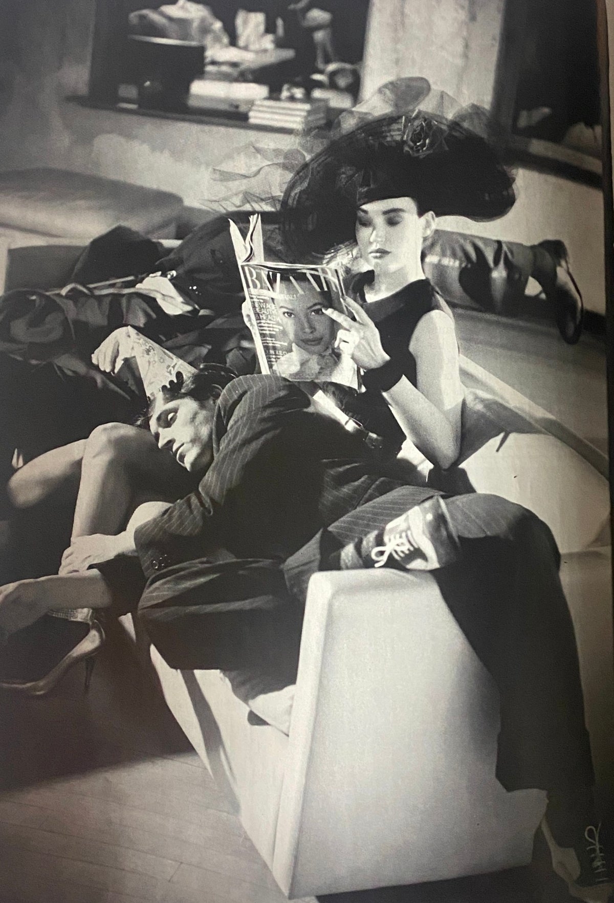 Connoisseur Magazine April 1989 featuring an artistic black and white image of fashion models relaxingly posed on a sofa, displaying elegance and sophistication.