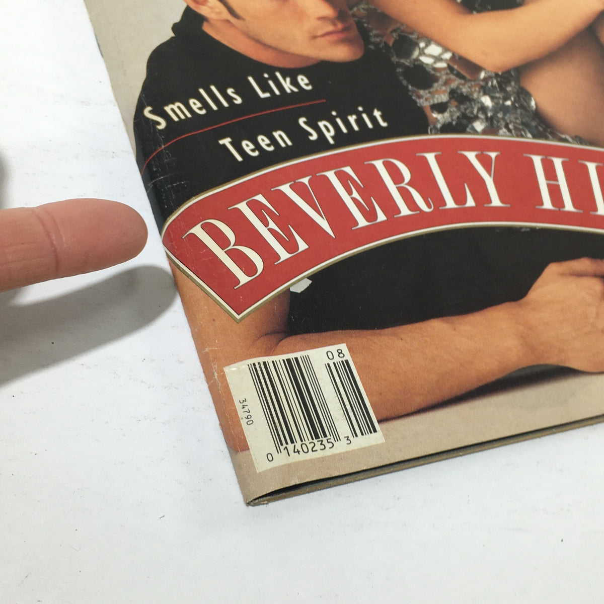 Close-up of the edge and barcode from the VTG Rolling Stone February 20 1992 issue featuring Luke Perry, Shannen Doherty, and Jason Priestly.