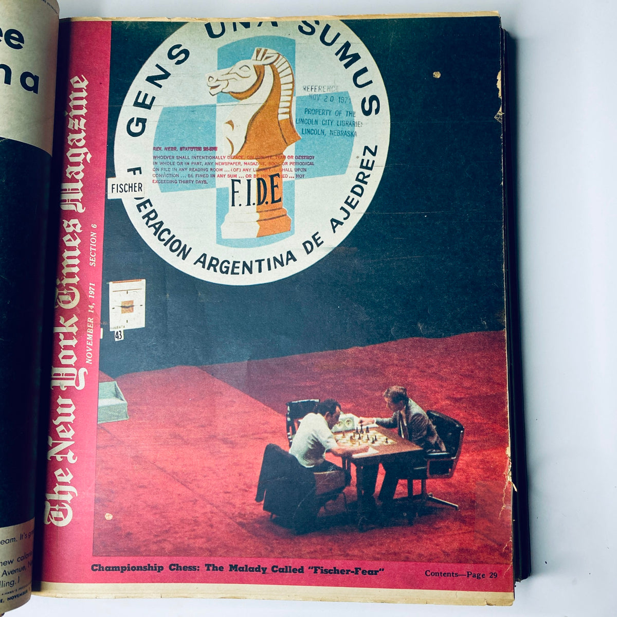 Page from The New York Times Magazine November 14, 1971, featuring a chess championship scene with players at a tournament.