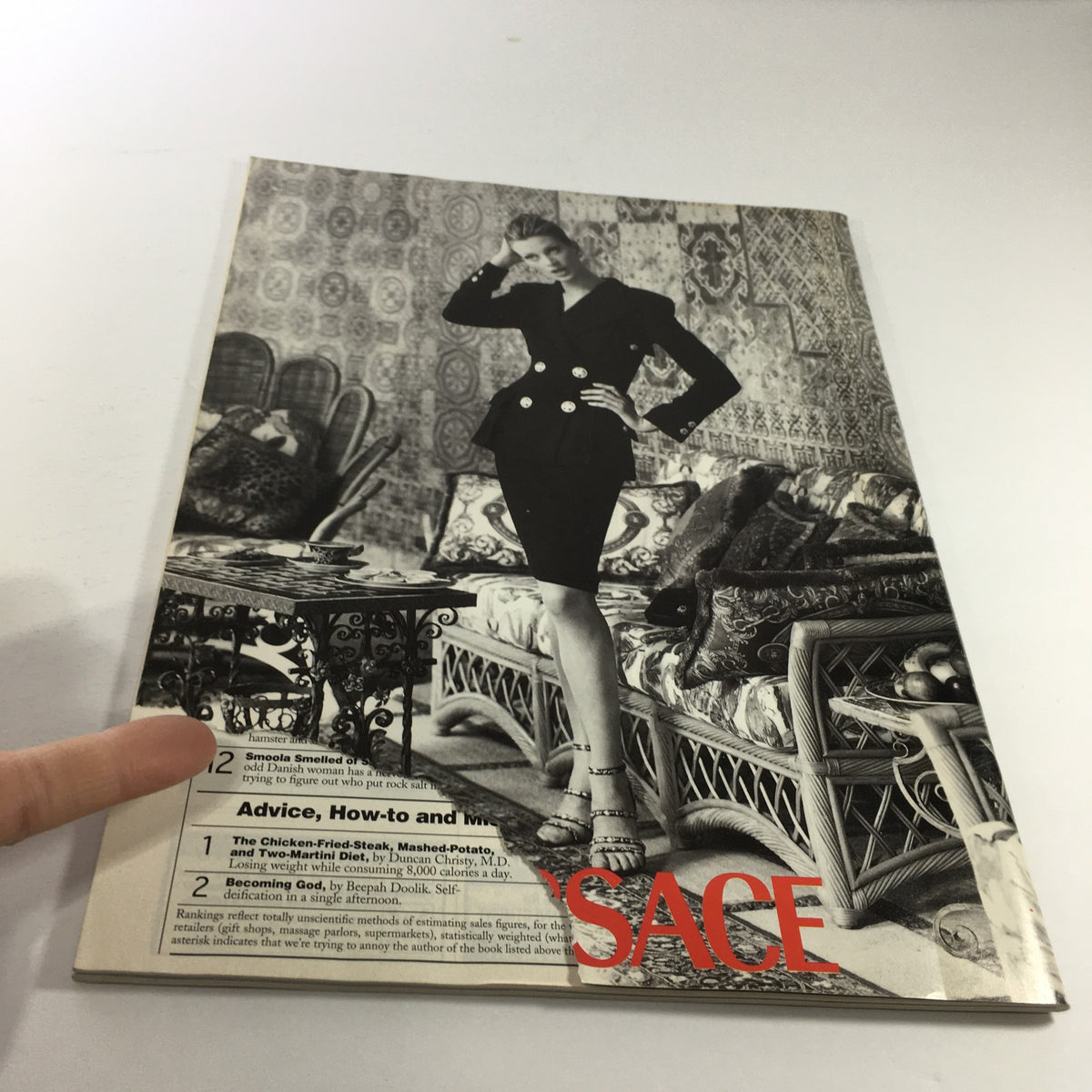 Back cover of the VTG The New Yorker Magazine March 13 1995, showcasing a stylish black and white fashion photograph, highlighting the magazine's editorial diversity.