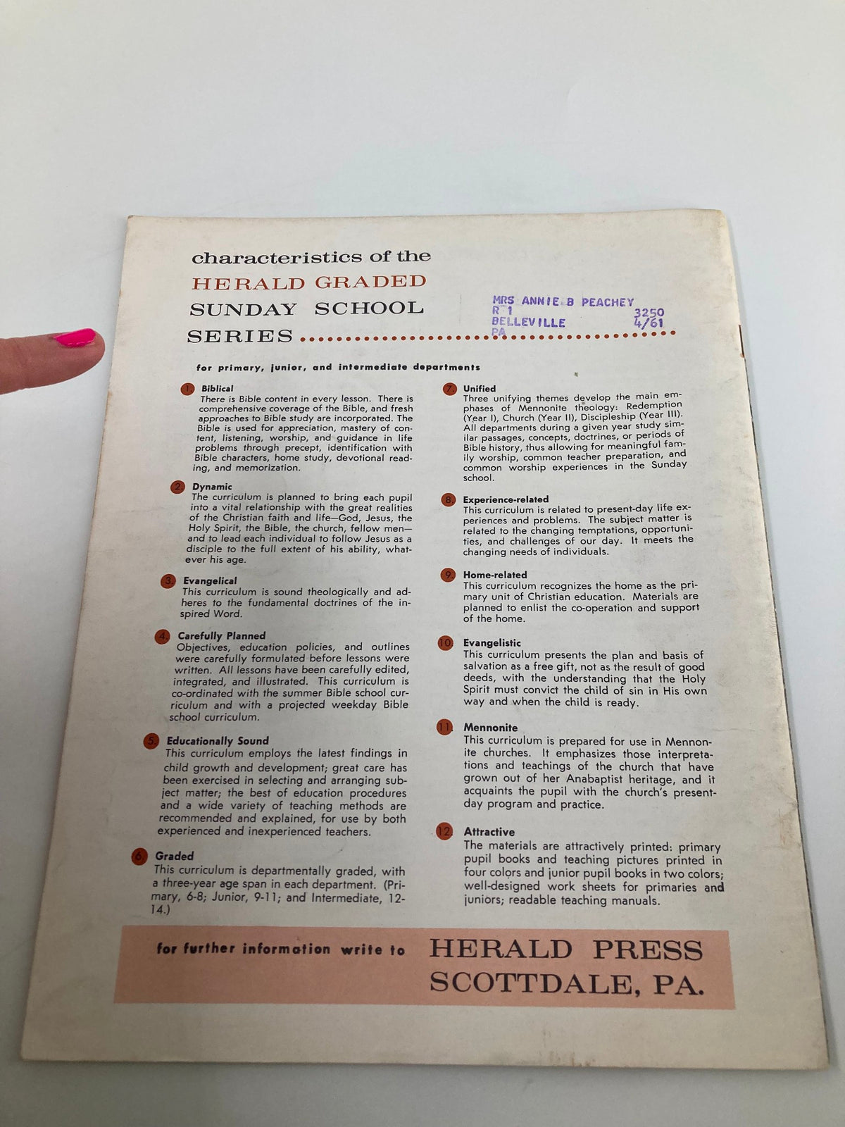 Back cover of the VTG Christian Living Magazine September 1960, showcasing characteristics of the Herald Graded Sunday School Series, highlighting educational principles and curriculum details for primary, junior, and intermediate departments.