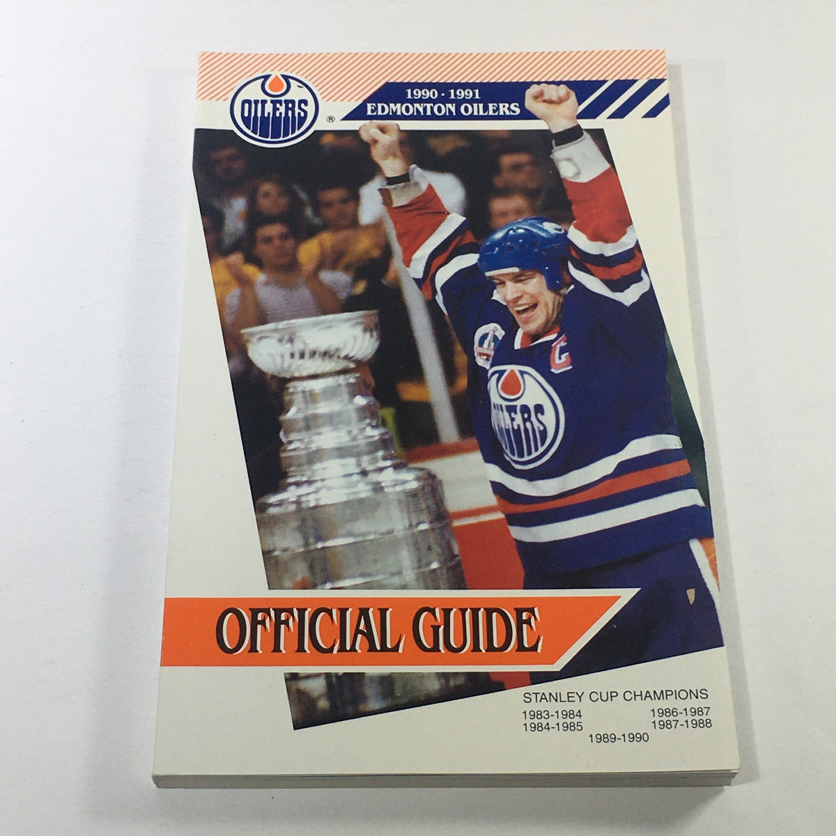 VTG NHL Official Guide 1990-1991 featuring the Edmonton Oilers with Team Captain Mark Messier celebrating next to the Stanley Cup.