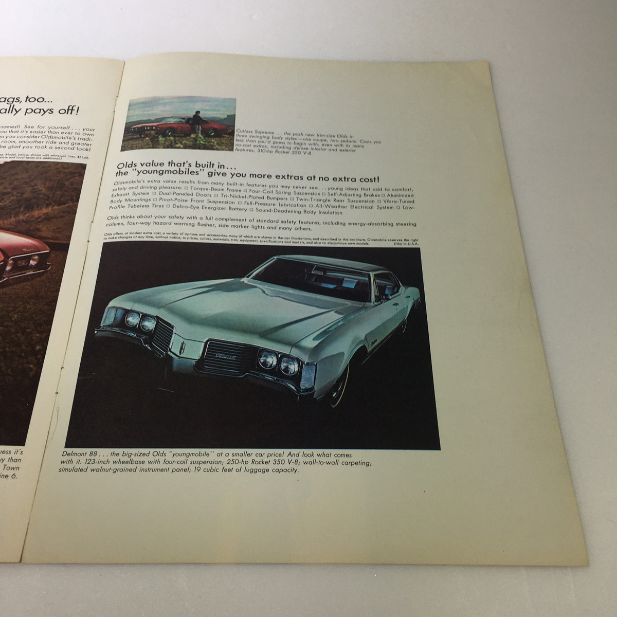 VTG 1968 Oldsmobile Custom Vista-Cruisers Car Auto Brochure Catalog page displaying the vintage car model and additional features with a scenic backdrop.