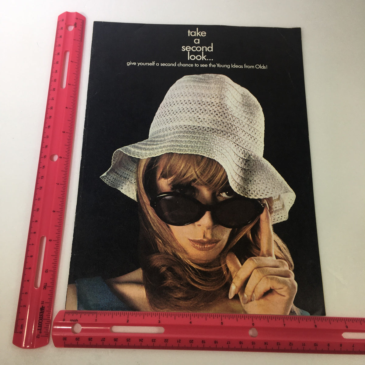VTG 1968 Oldsmobile Custom Vista-Cruisers Car Auto Brochure Catalog cover showing a woman in sunglasses and a stylish hat, inviting viewers to look again at Oldsmobile.