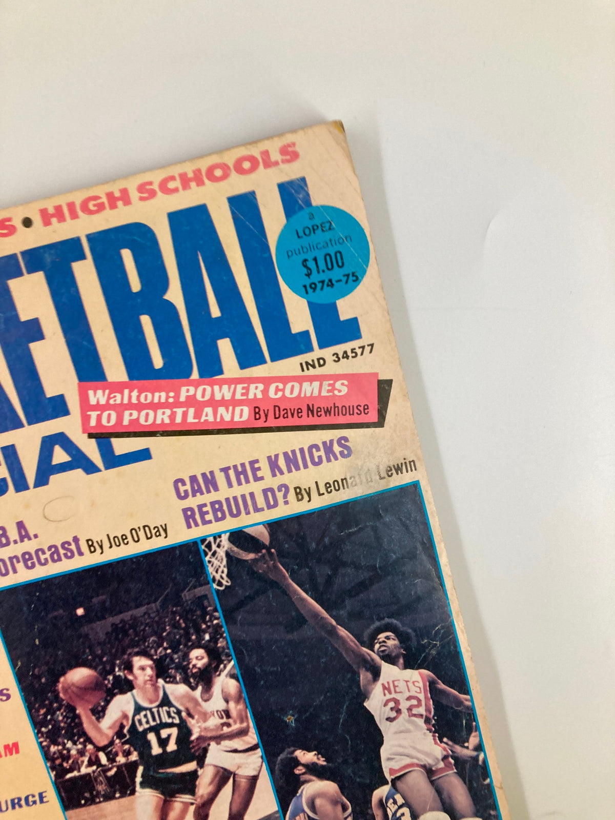 Cover of VTG Basketball Special Magazine 1974-1975 featuring headlines about basketball topics and the iconic logo.