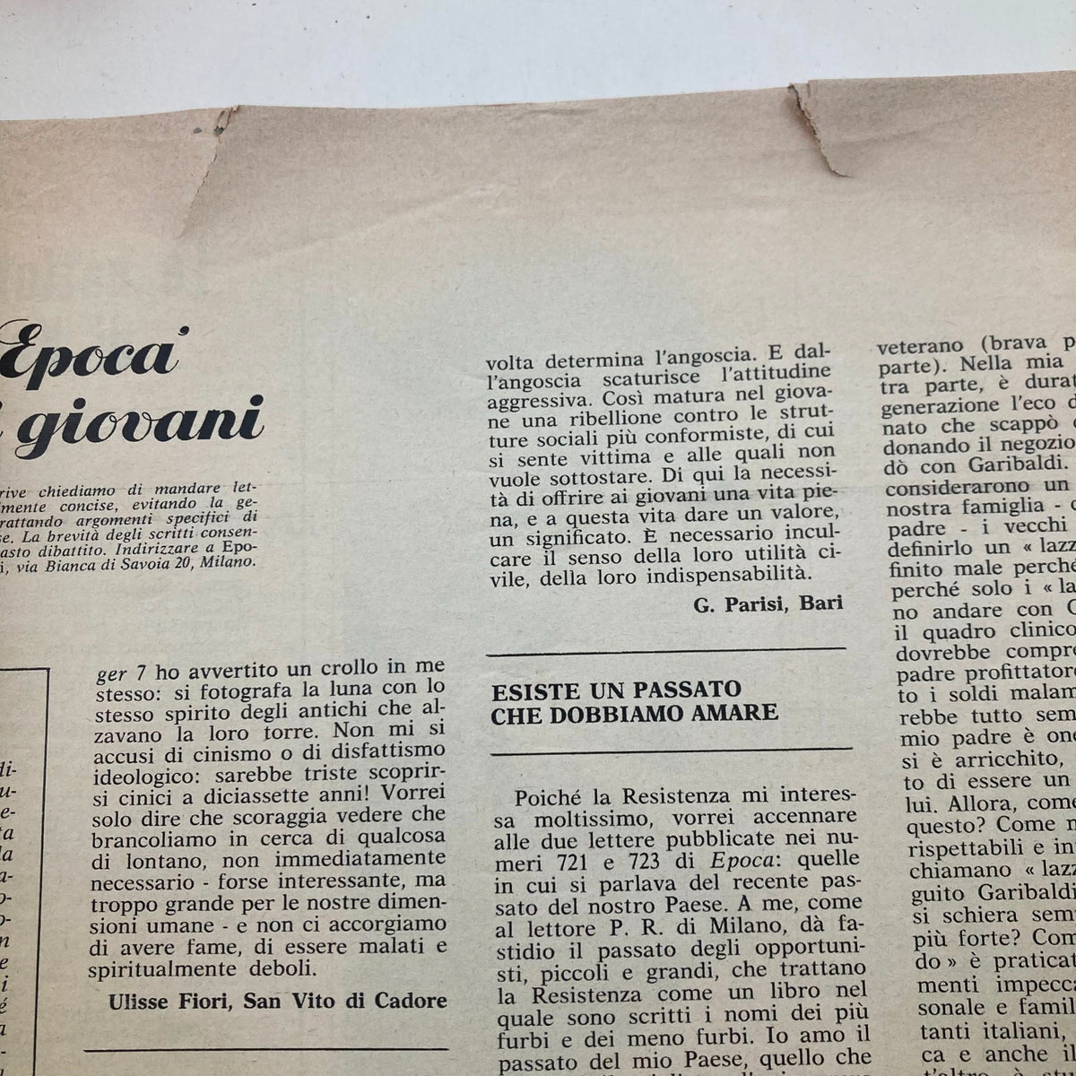 Inside page of VTG Epoca Magazine August 23 1964 featuring Walter Bonatti, showcasing vintage text and articles reflecting 1960s culture.