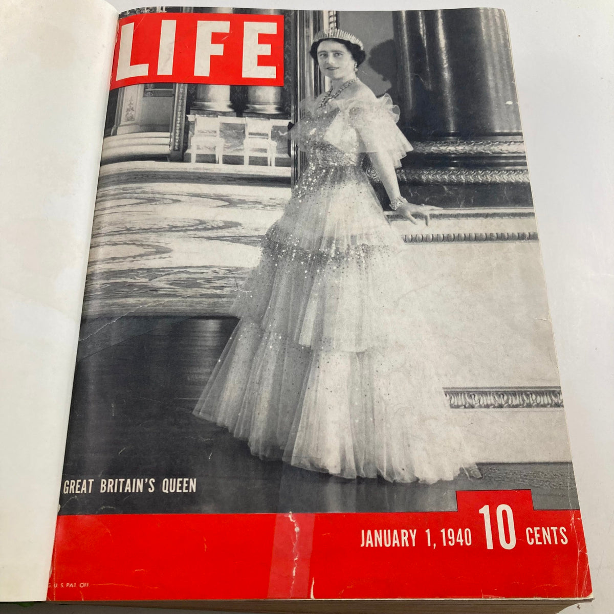 Inside view of VTG 1940 Bound LIFE Magazine featuring the cover of the January 1, 1940 issue with a photograph of Great Britain's Queen.