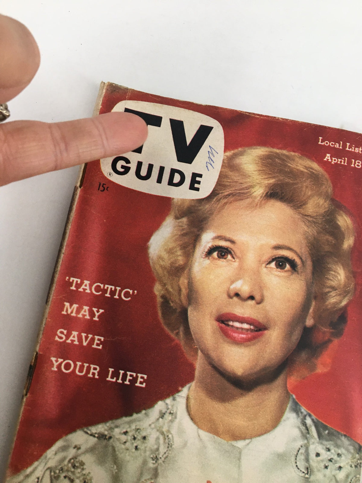 Cover of TV Guide Magazine April 18 1959 featuring Dinah Shore with a highlighted TV guide label