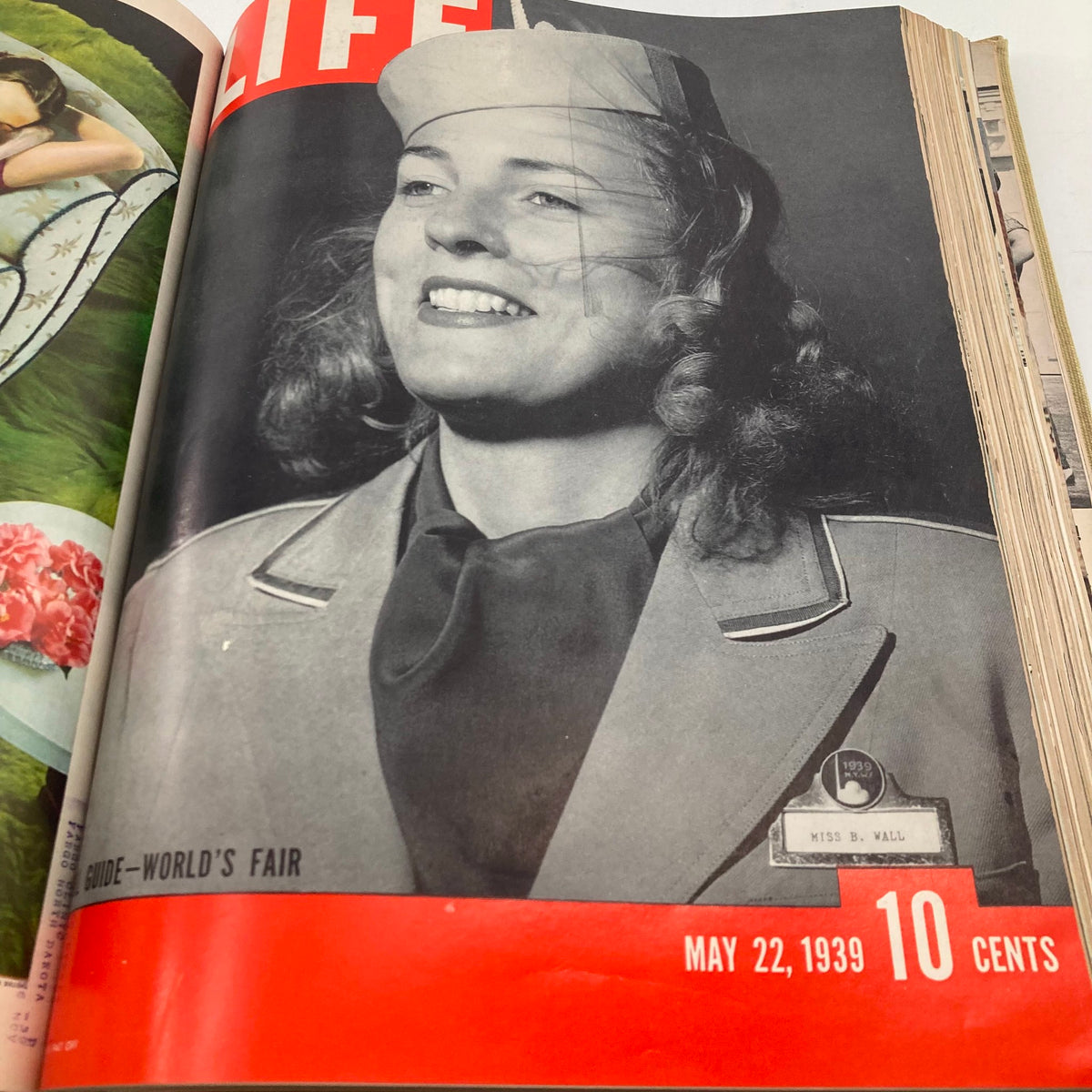 VTG 1939 Bound Life Magazine showcasing a World's Fair guide on the cover from May 22, 1939.