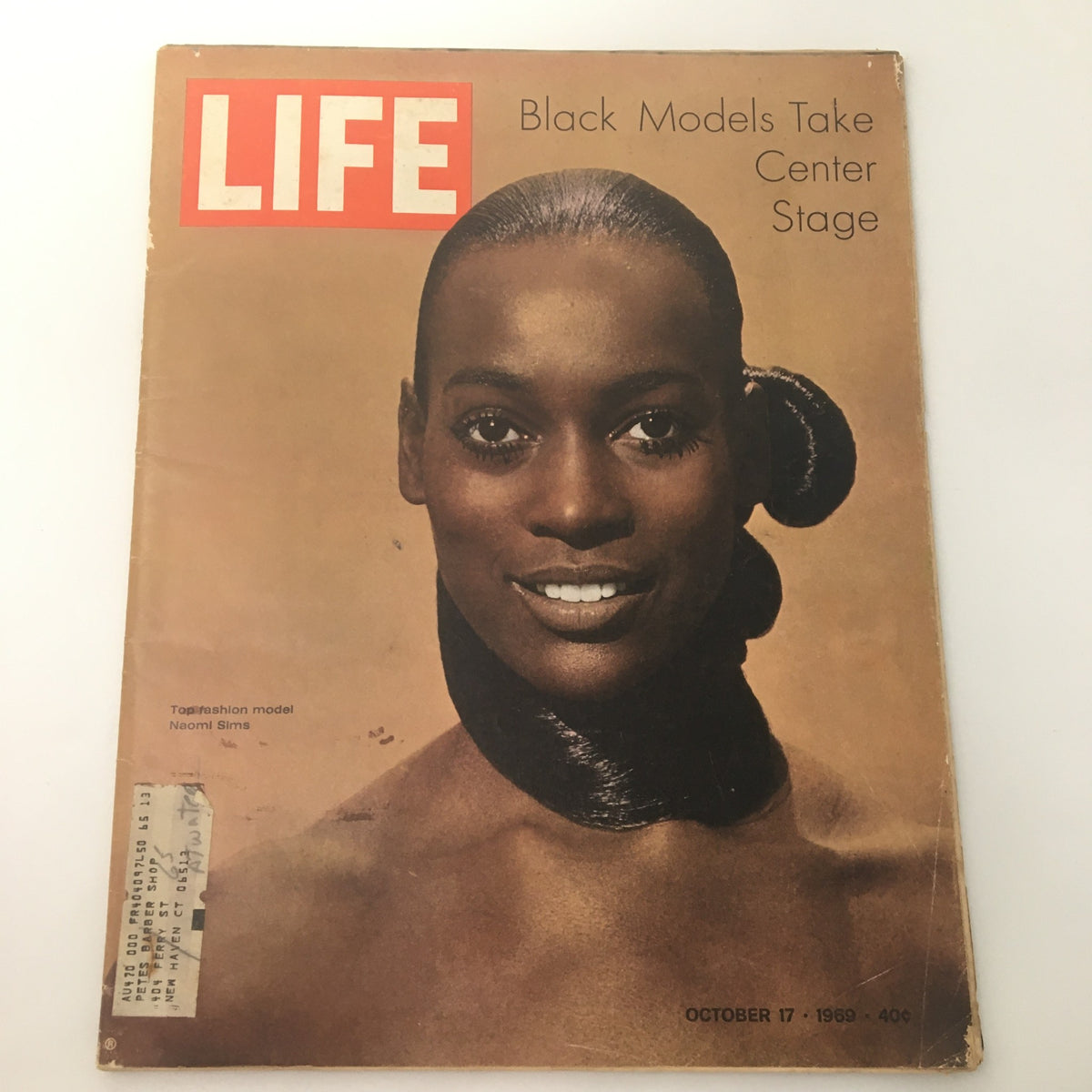 VTG Life Magazine October 17 1969 featuring black model Naomi Sims on the cover, showcasing her iconic beauty and significance in fashion history.