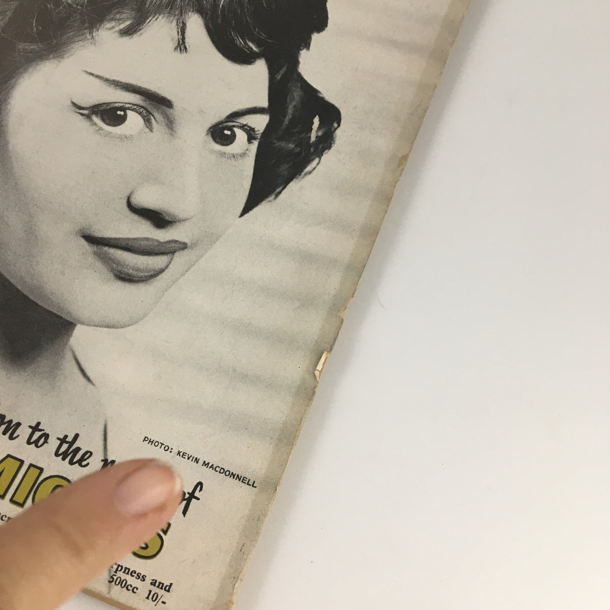 Detailed view of the VTG Amateur Photographer Magazine June 22, 1960, emphasizing the photo credit to Kevin MacDonnell and the vintage aesthetic of the cover.