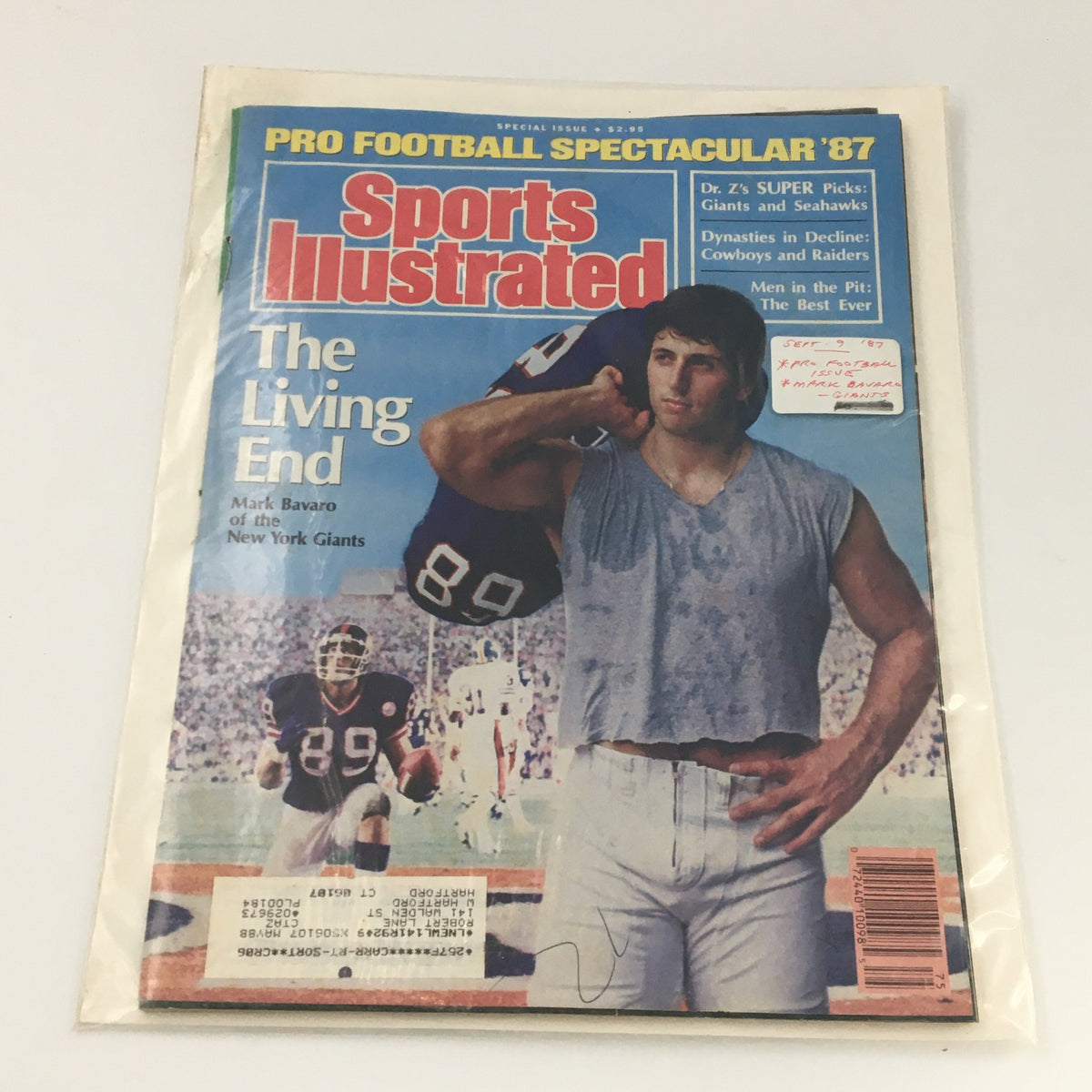 Front cover of the VTG Sports Illustrated Magazine September 9 1987 featuring New York Giants' Mark Bavaro and the title 'The Living End'.