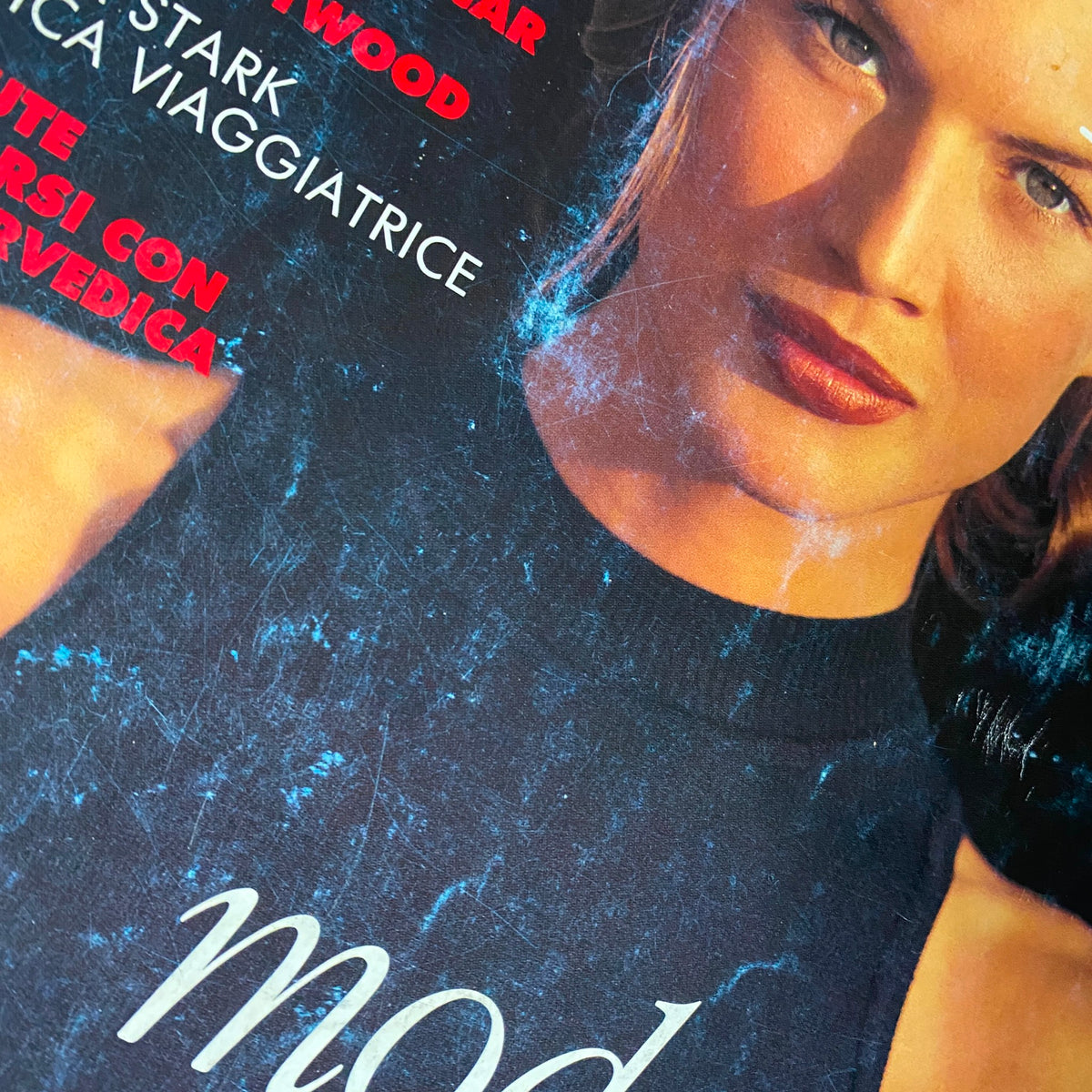 Elle Italia Magazine April 1993 featuring Barbara Milewicz on the cover, showcasing a close-up of her face, highlighting her fashion and beauty.