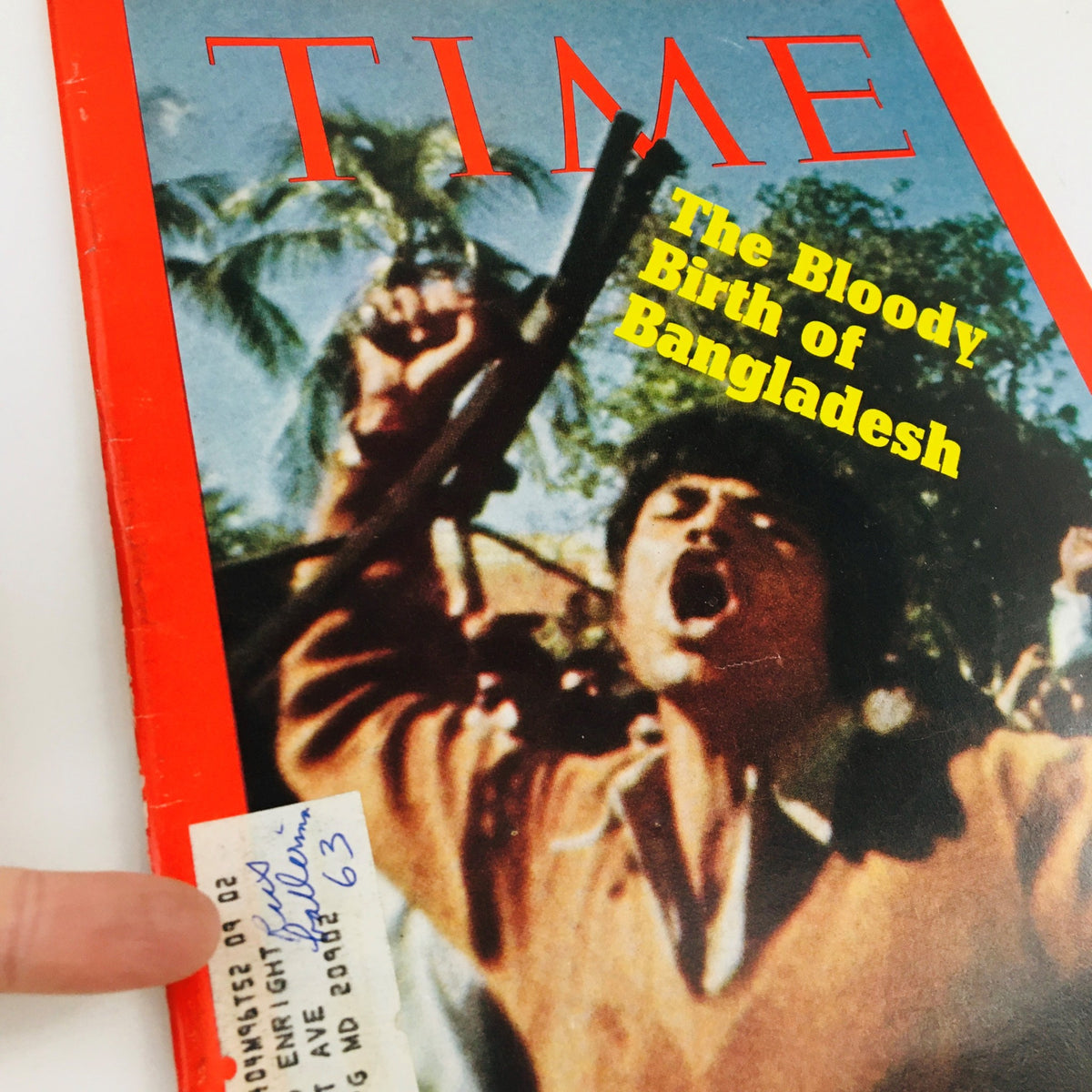 Cover of Time Magazine December 20, 1971, Volume 98, Number 25 featuring the title 'The Bloody Birth of Bangladesh' with an expressive man shouting, capturing a significant moment in history.
