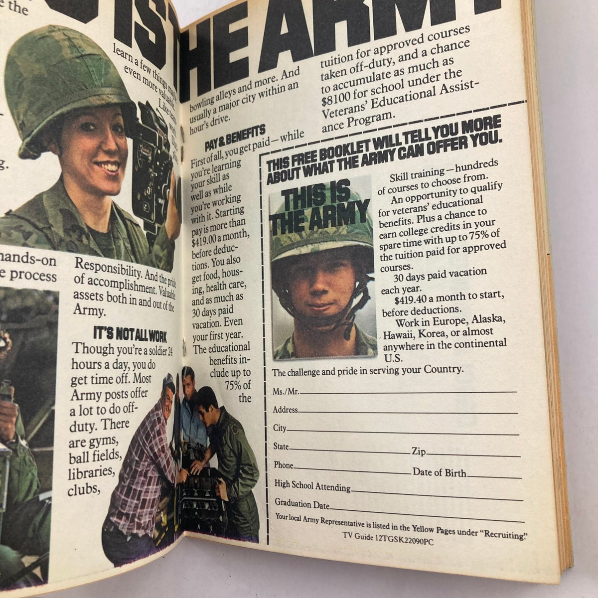 TV Guide Magazine September 22 1979 #1382 featuring Carroll O'Connor - Advertisement for joining the Army, listing benefits and education opportunities available for recruits.