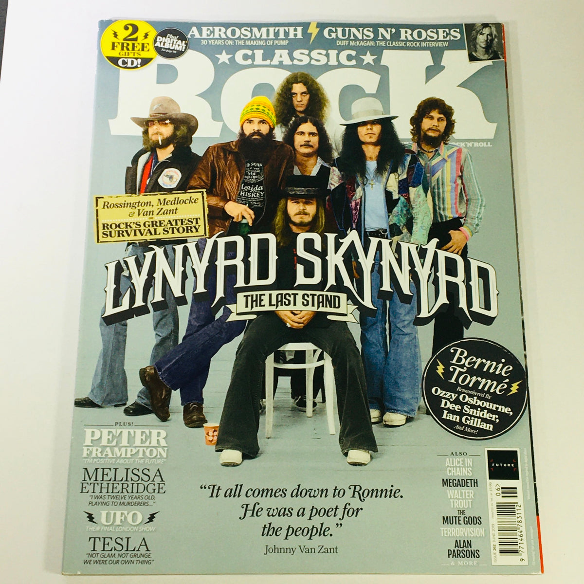 Cover of Classic Rock Magazine June 2019 #262 featuring Lynyrd Skynyrd and Duff McKagan, showcasing classic rock legends and music culture.