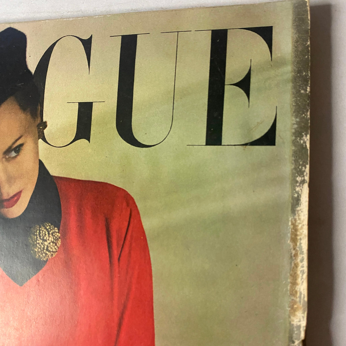 Cover of Vogue Magazine March 15, 1947 featuring model Meg Mundy, photographed by Horst P. Horst, showcasing postwar fashion and elegance.