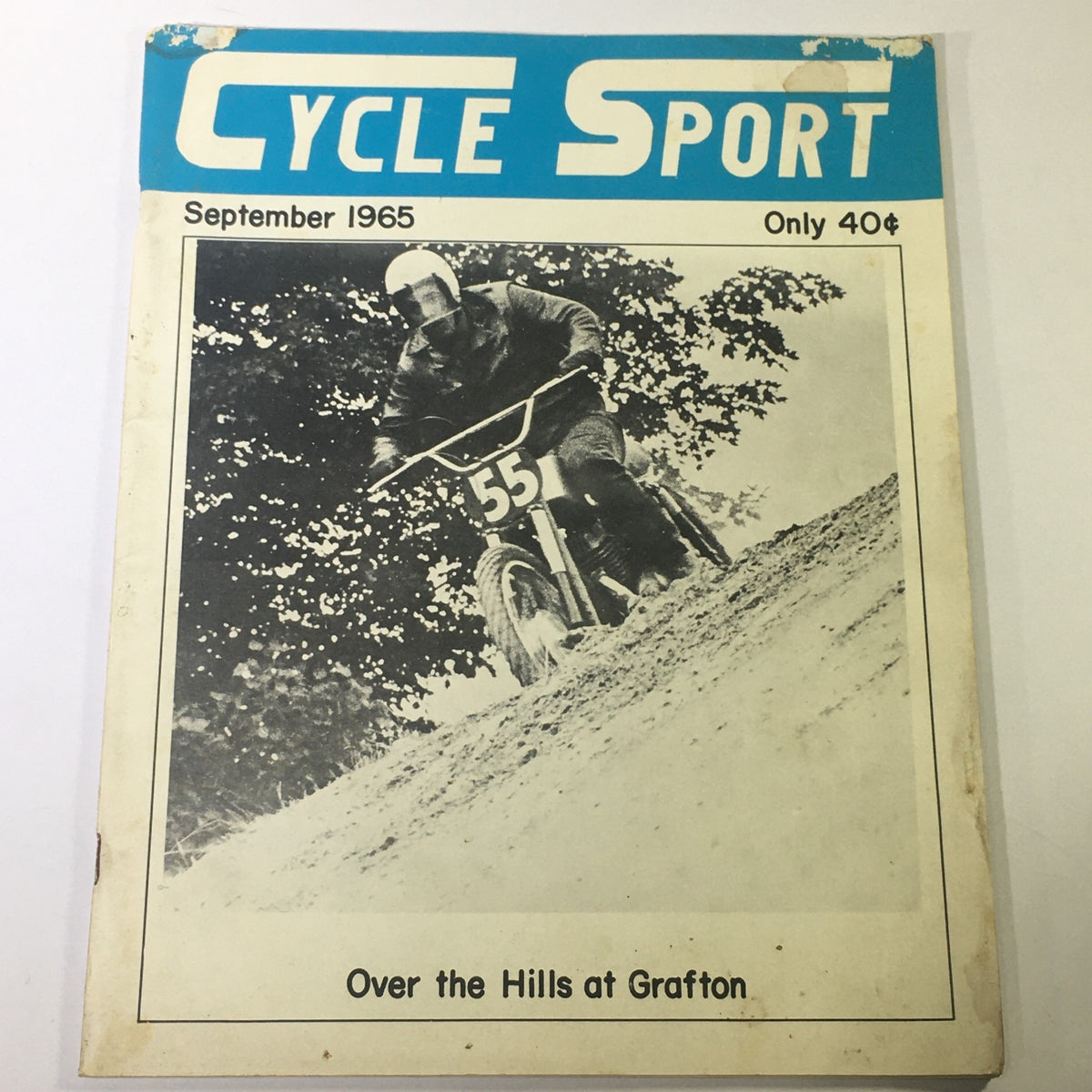 Cycle Sport Magazine September 1965 cover featuring a cyclist descending a hill, showcasing the theme 'Over the Hills at Grafton'.