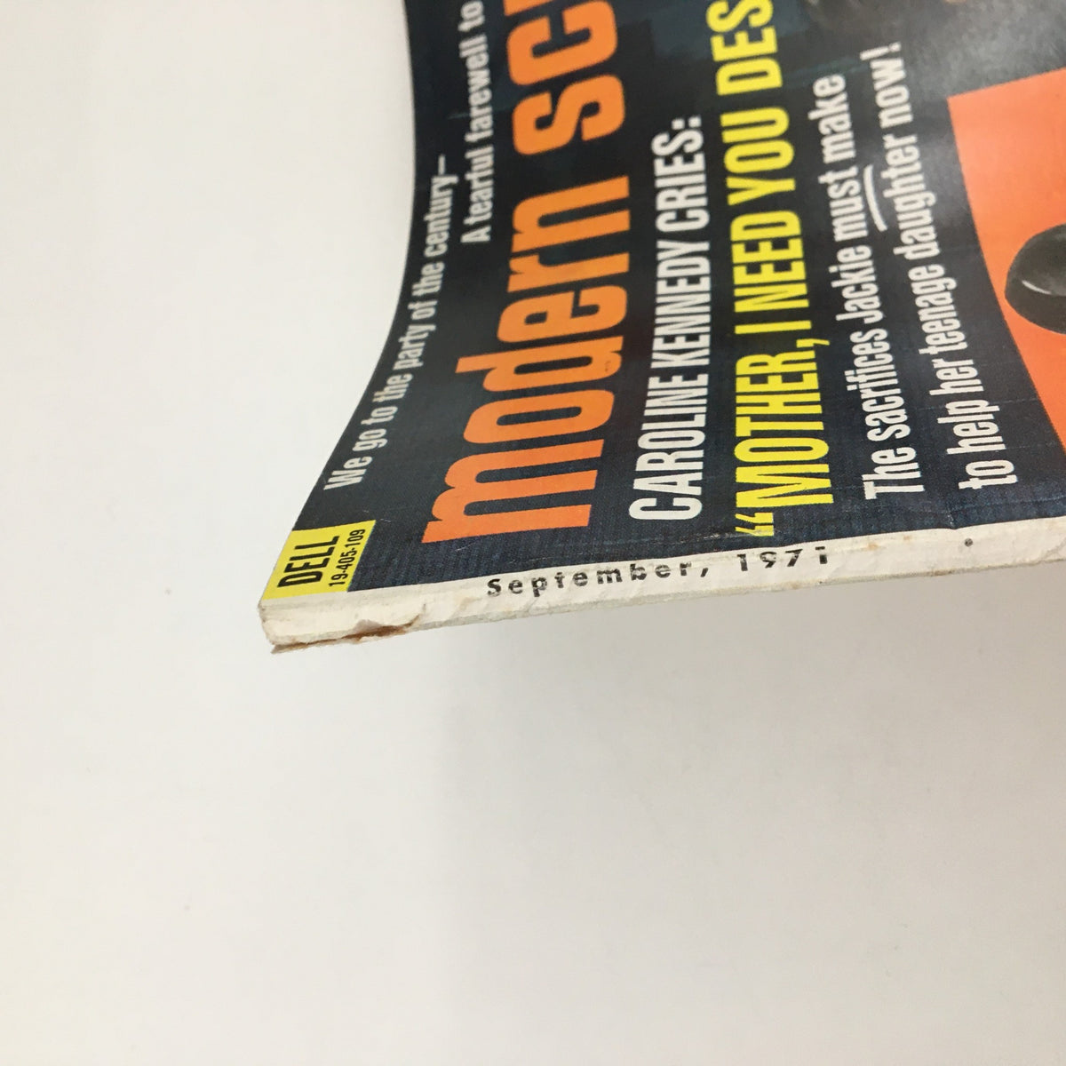 Side view of the Modern Screen Magazine from September 1971, showcasing the publication date and vintage style.