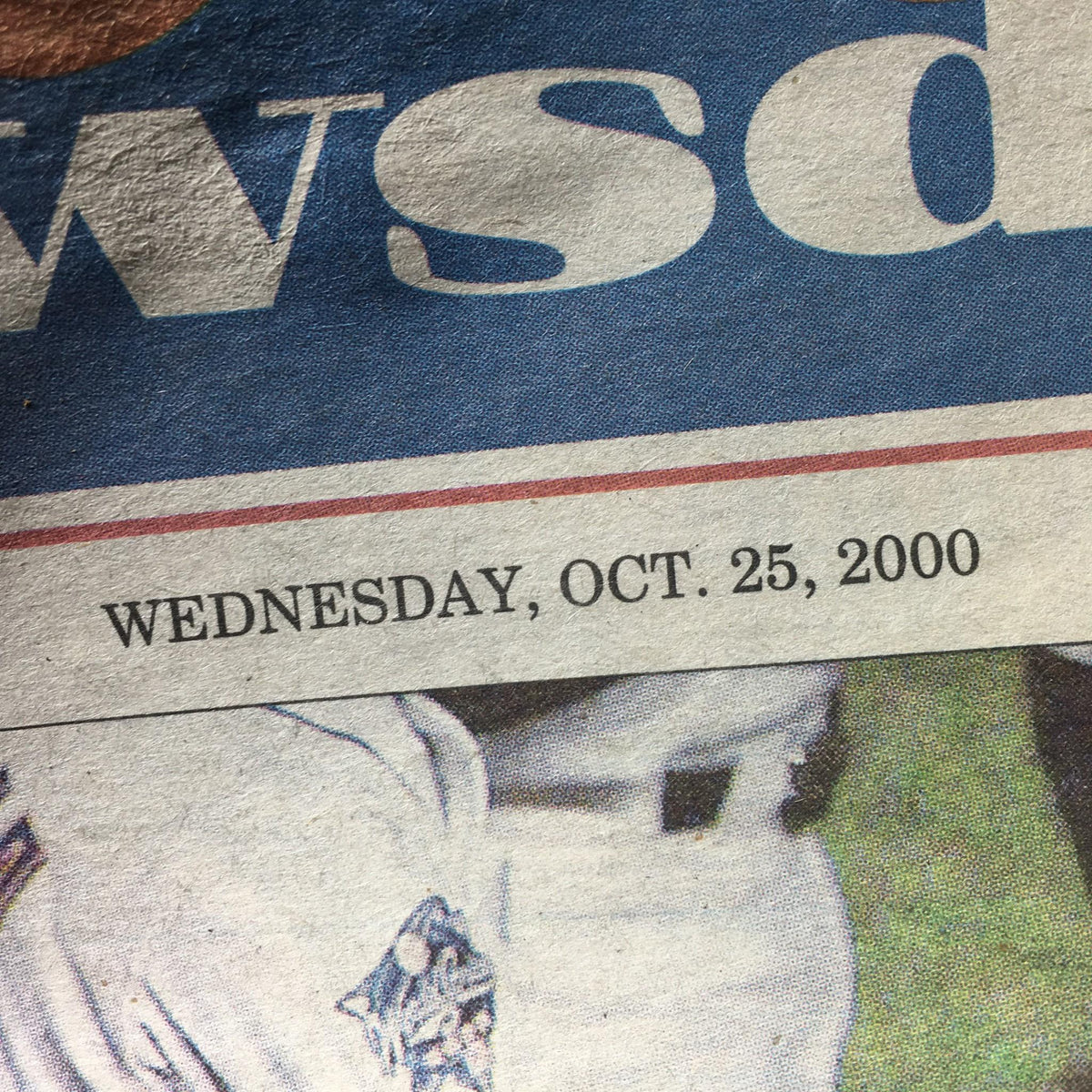 Close-up of the Newsday publication date, Wednesday, October 25, 2000, highlighting the importance of the date in sports history.