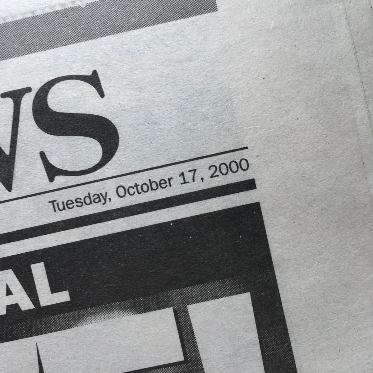 Close-up of the NY Daily News date header from October 17, 2000, showcasing the publication date related to the headline 'Believe! Amazin's clinch, wait for Yanks'.