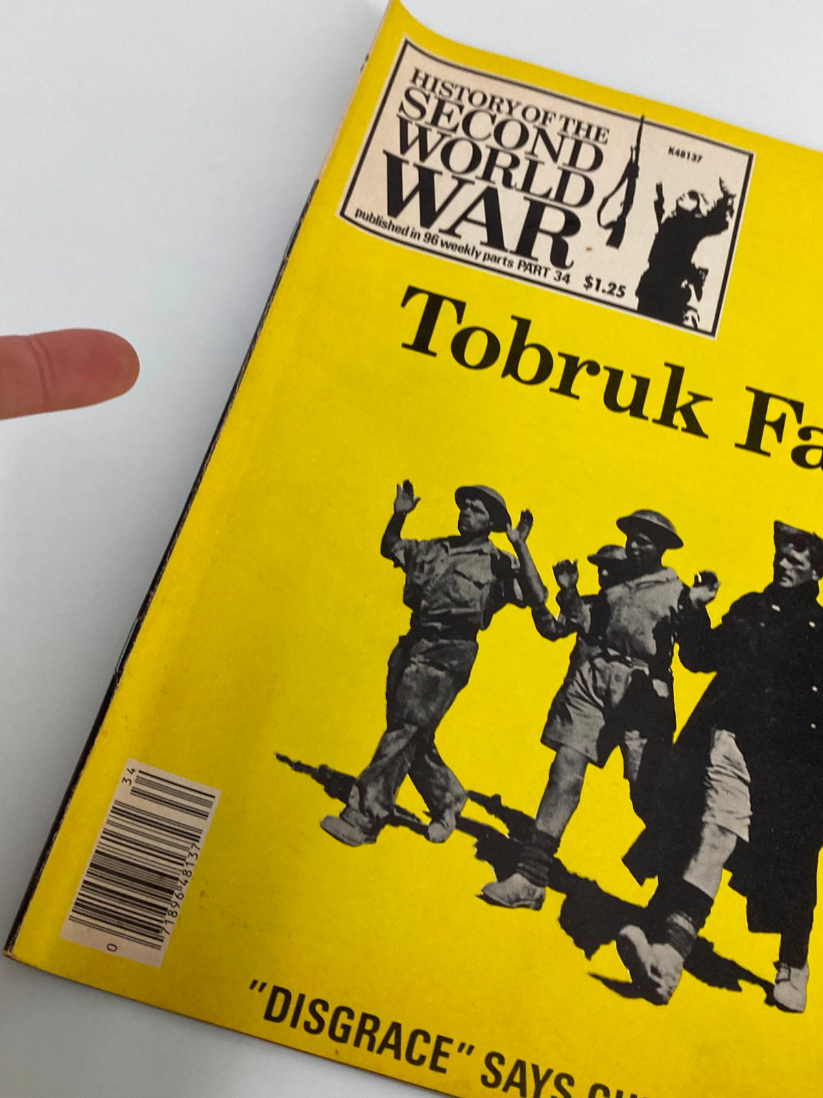 Side view of VTG History of the Second World War Part 34 with emphasis on the title 'Tobruk Falls' and soldiers, on a bright yellow cover.